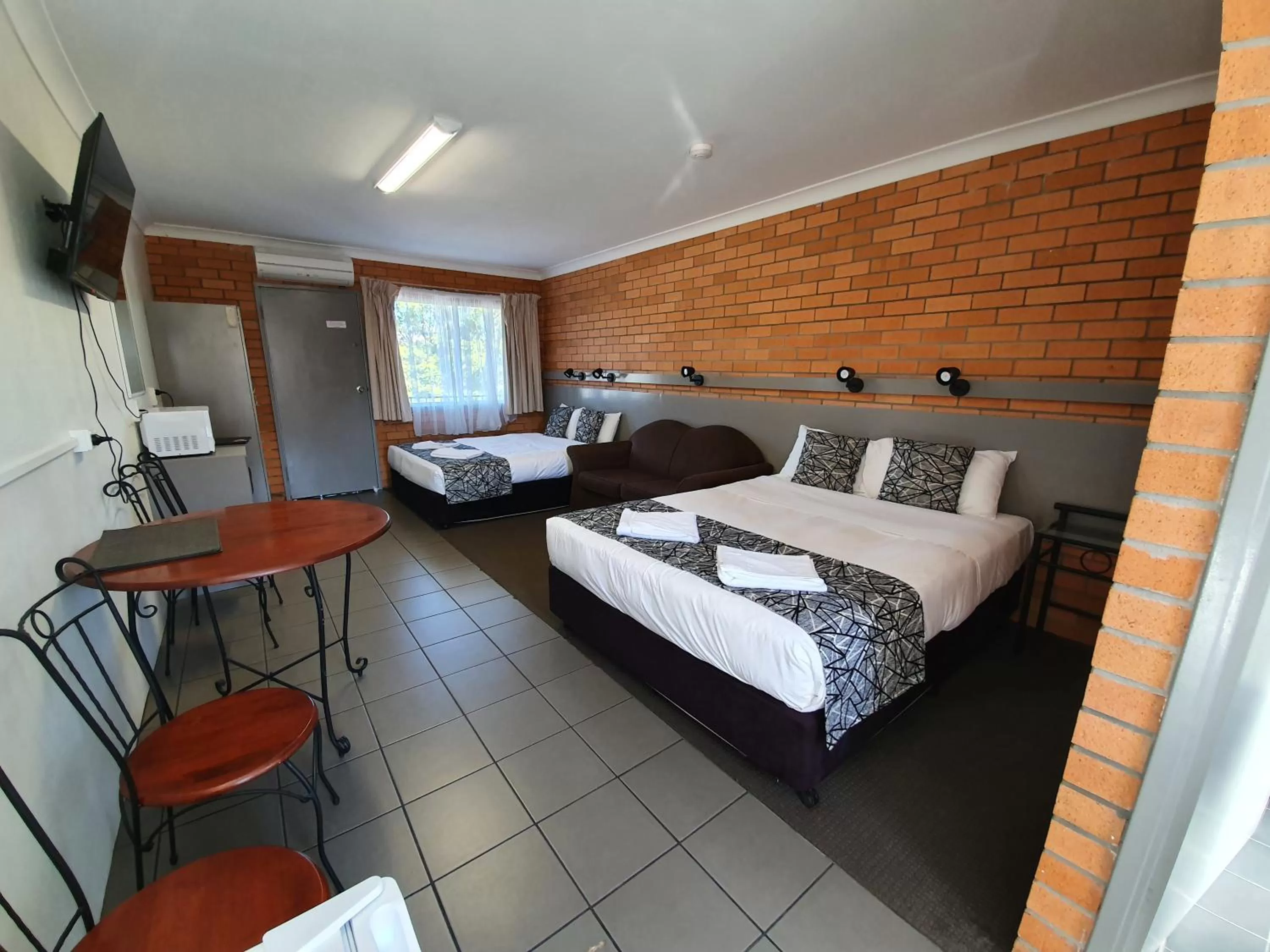 Bed in Park Drive Motel