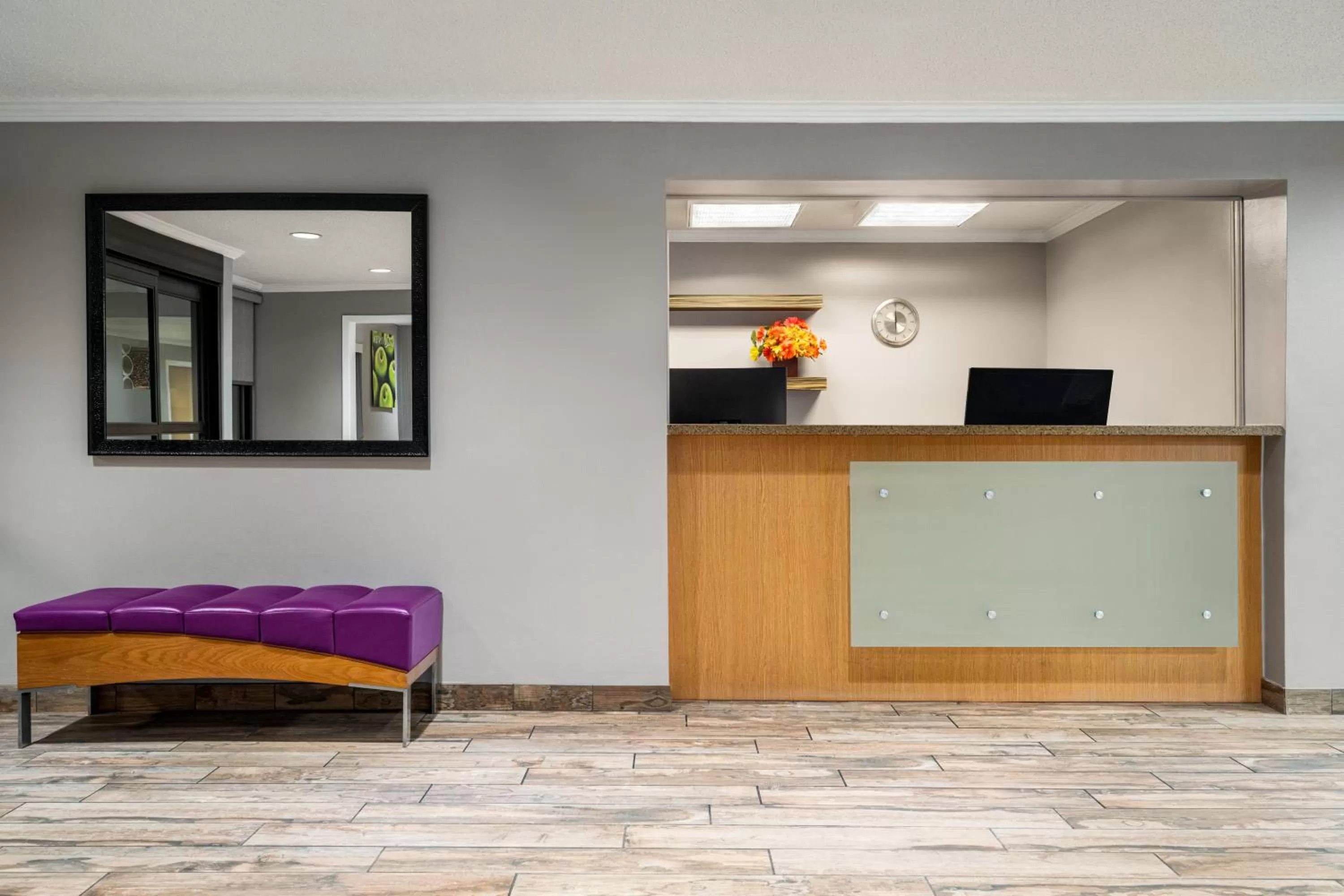 Lobby or reception in La Quinta by Wyndham Chicago Tinley Park