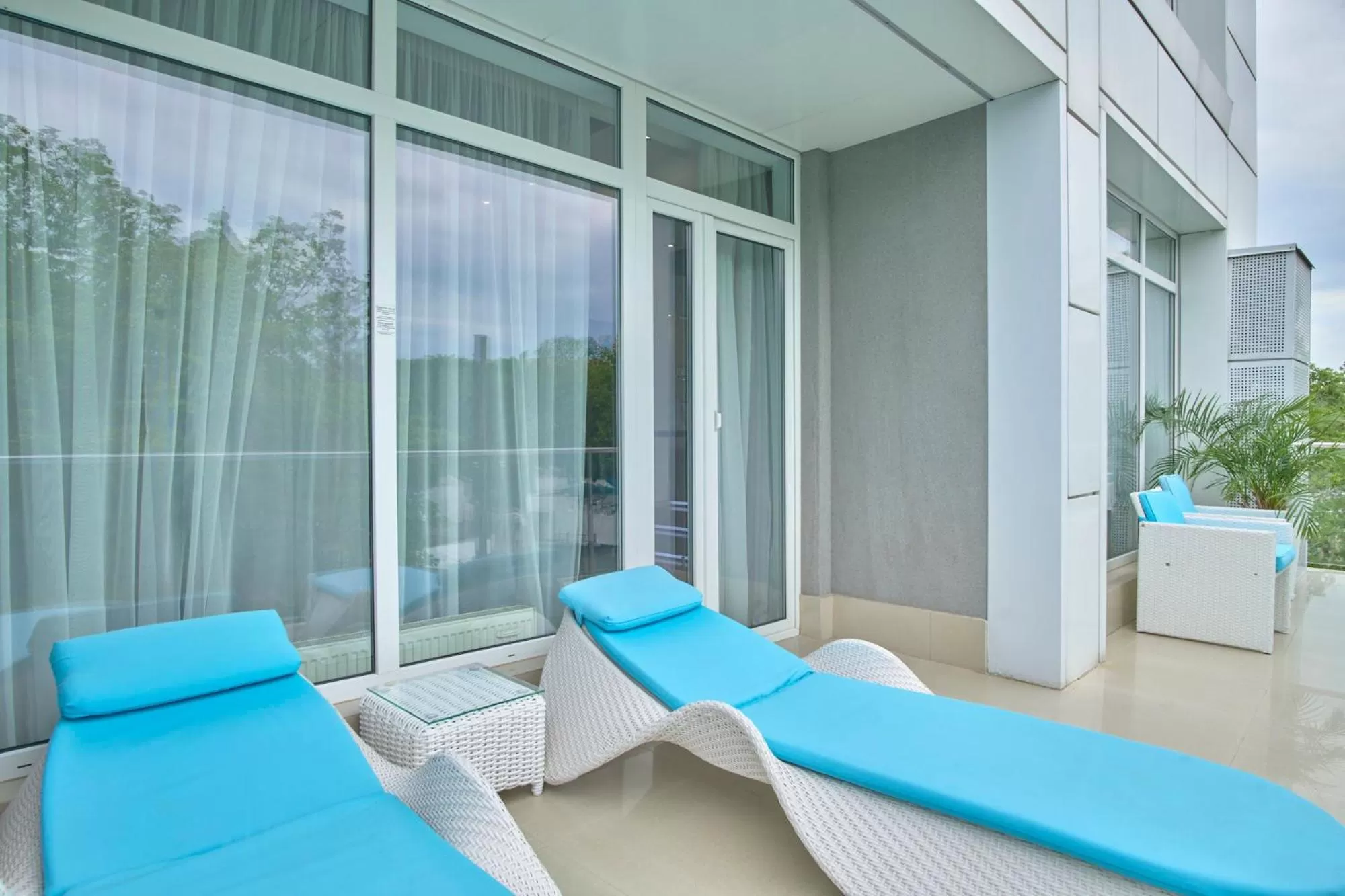 Photo of the whole room in Hotel & Spa NEMO with dolphins