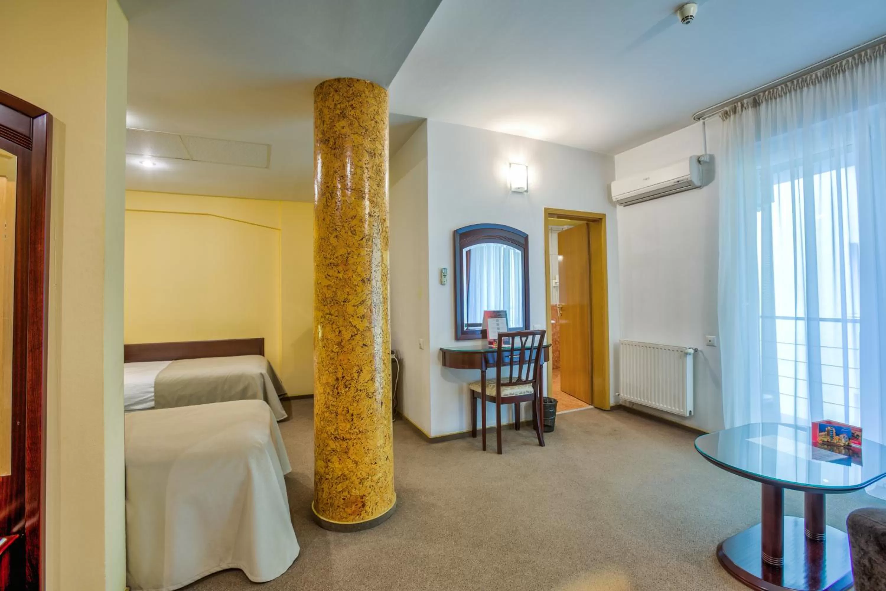 Bedroom, Bed in Hotel Ambient