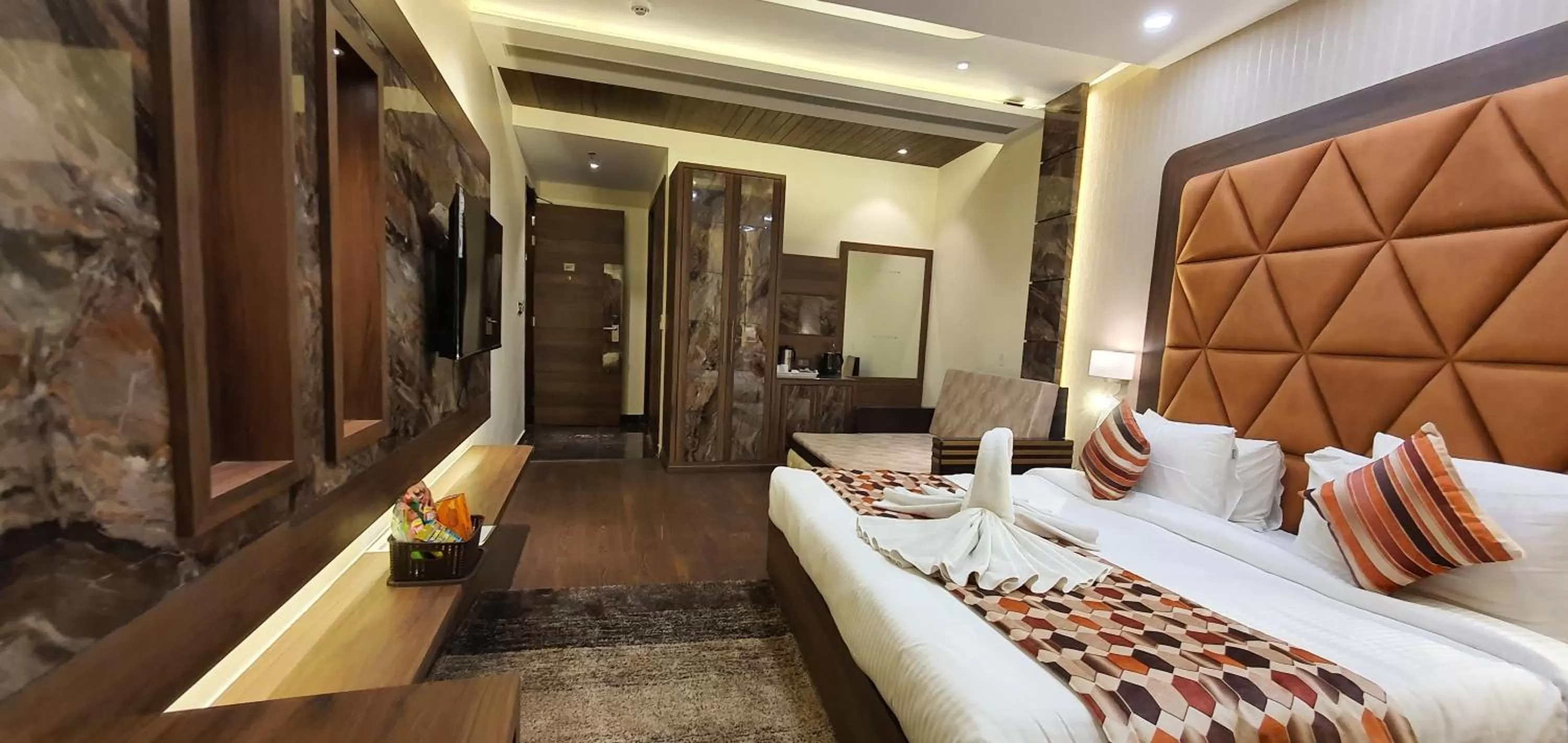 Bed in Hotel Makhan Residency