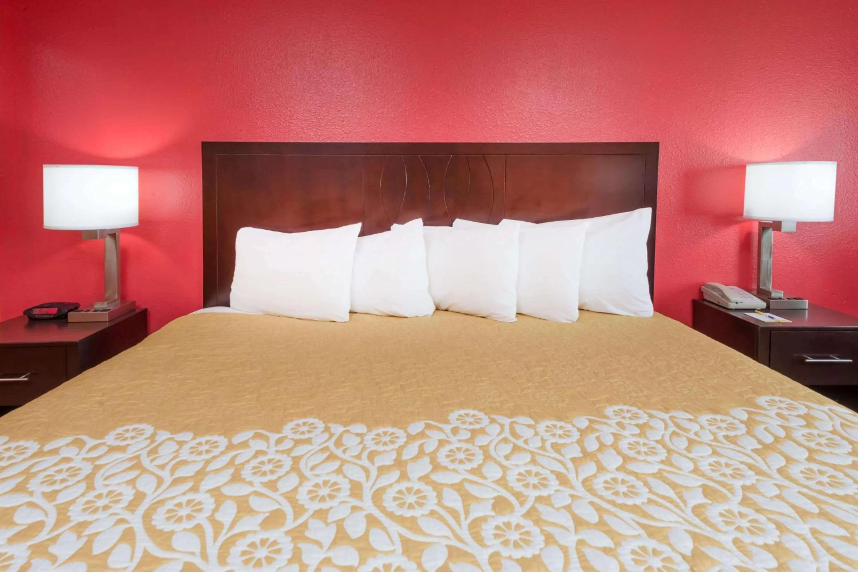 Photo of the whole room, Bed in Days Inn by Wyndham Mexico