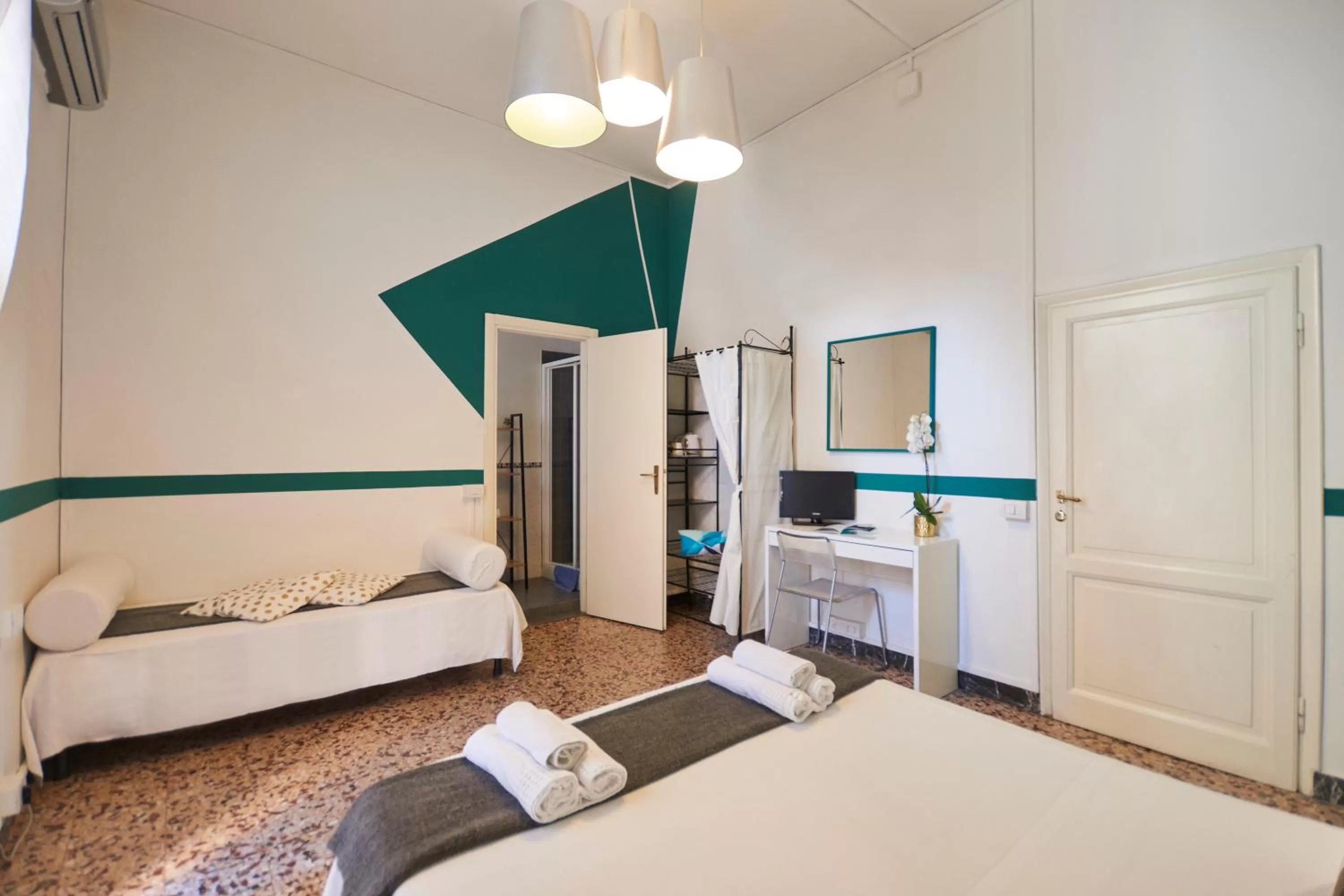 Bed in B&B In Centro