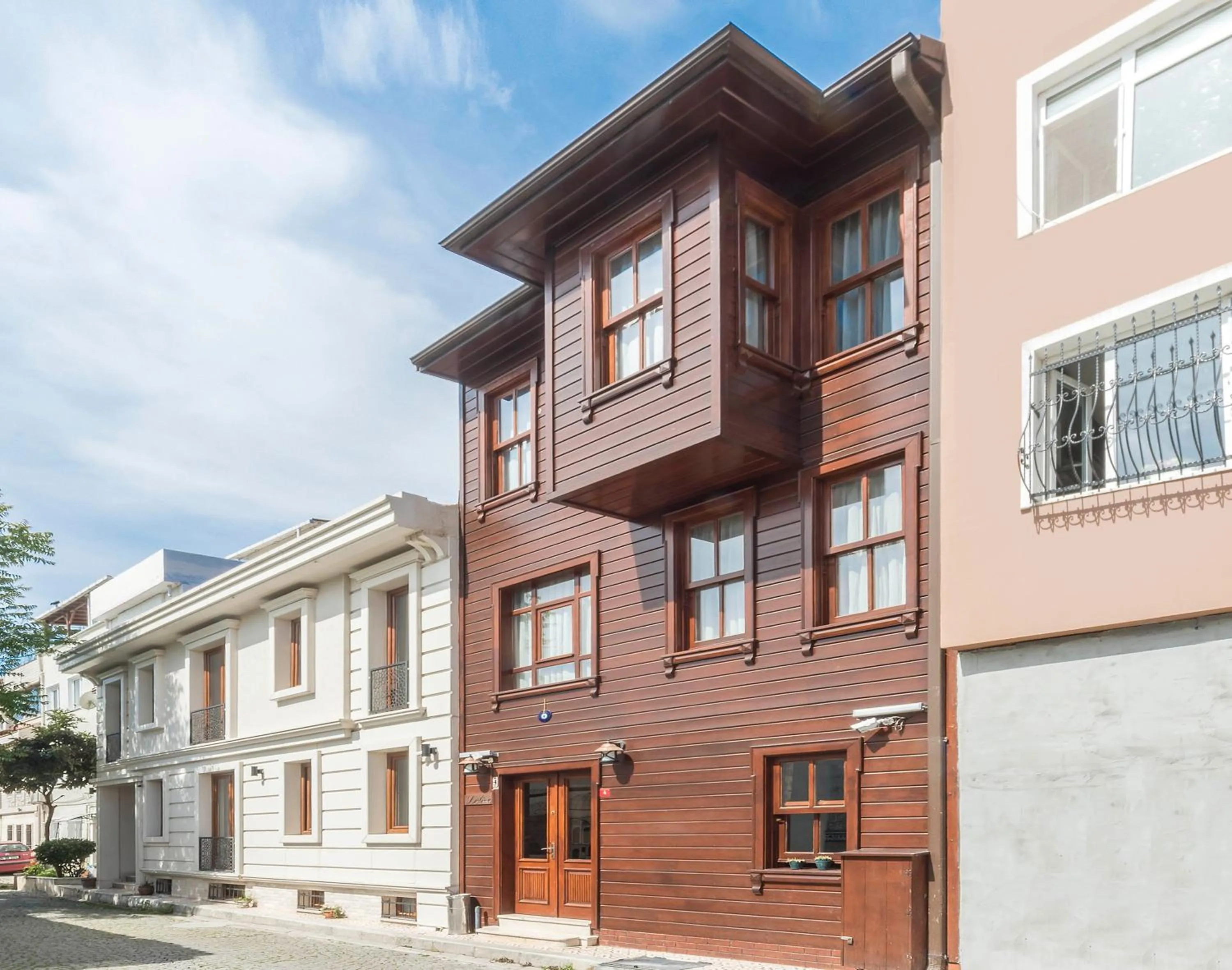 Property building in Lalinn Hotel