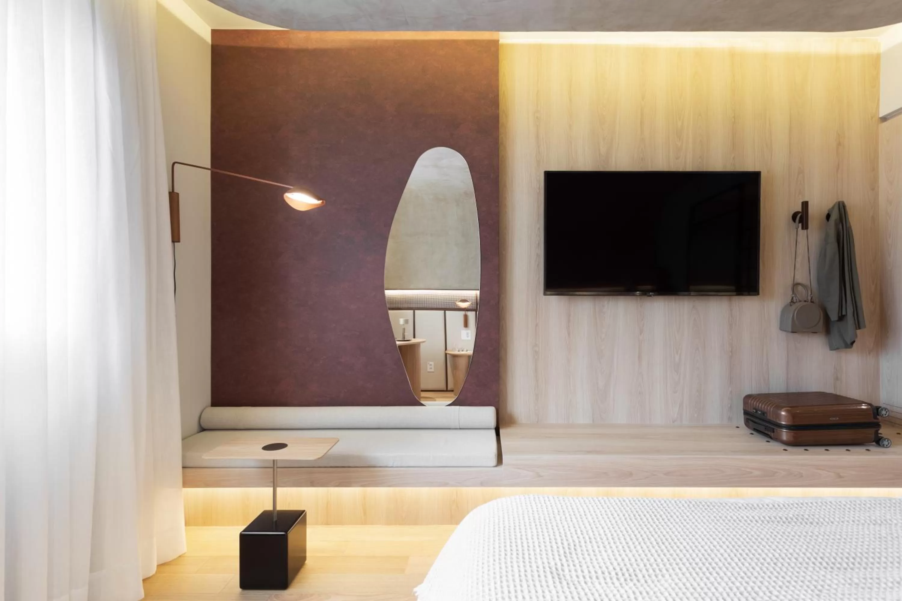 TV and multimedia, Bed in QOYA Hotel Curitiba, Curio Collection by Hilton