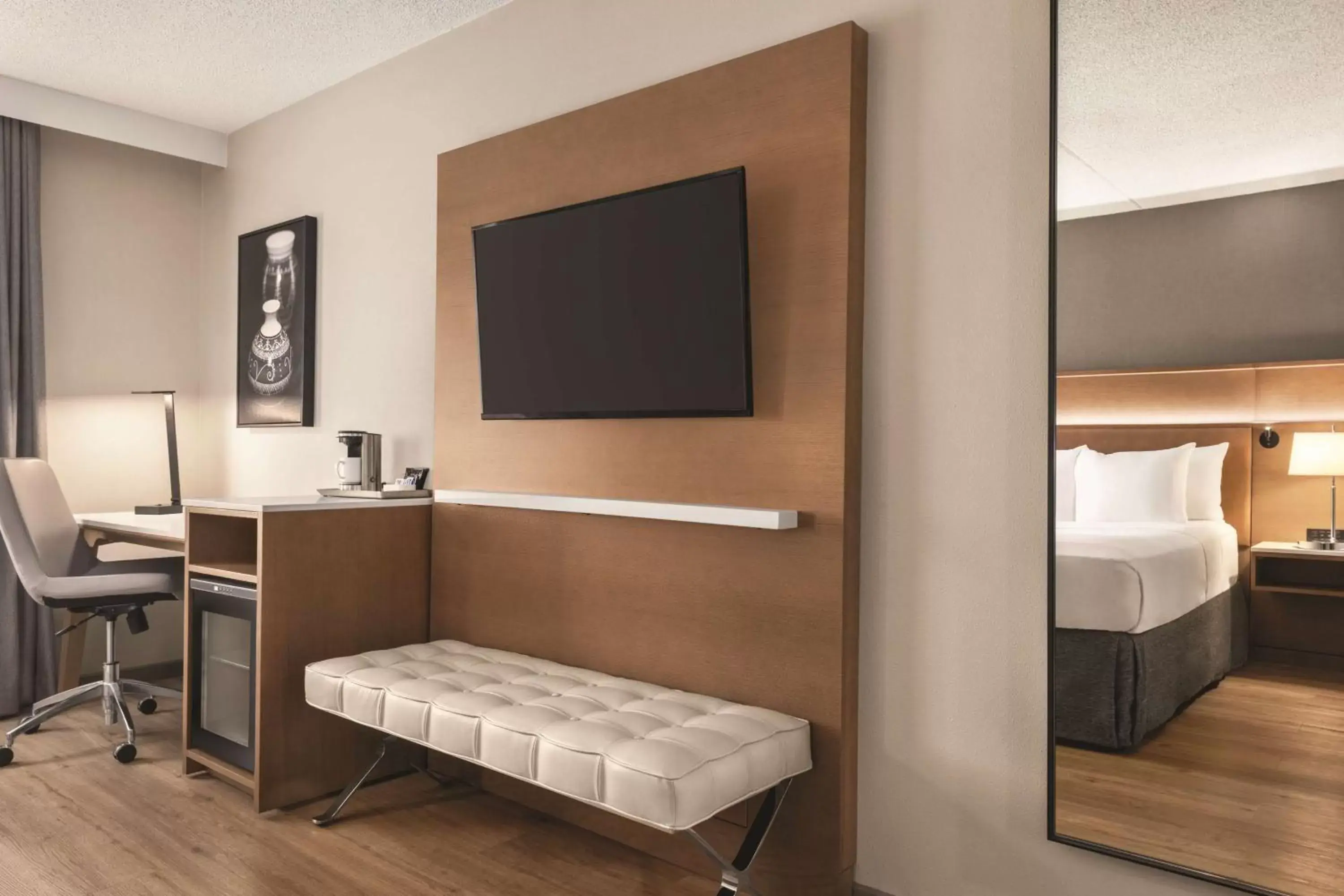 King Room - Main Building in Radisson Hotel & Conference Center Green Bay King Room - Main Building in Radisson Hotel & Conference Center Green Bay