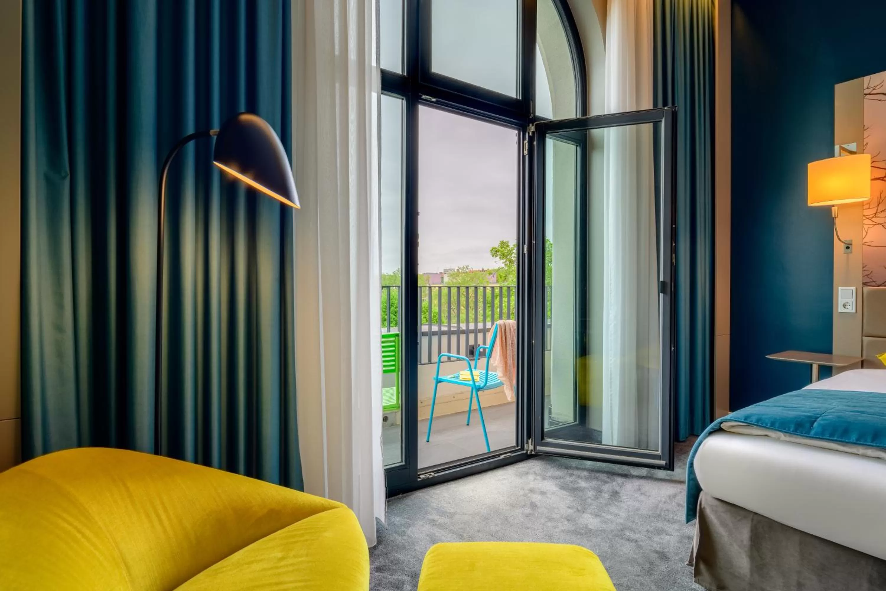 Balcony/Terrace, Bed in MERCURE Hotel Berlin Wittenbergplatz