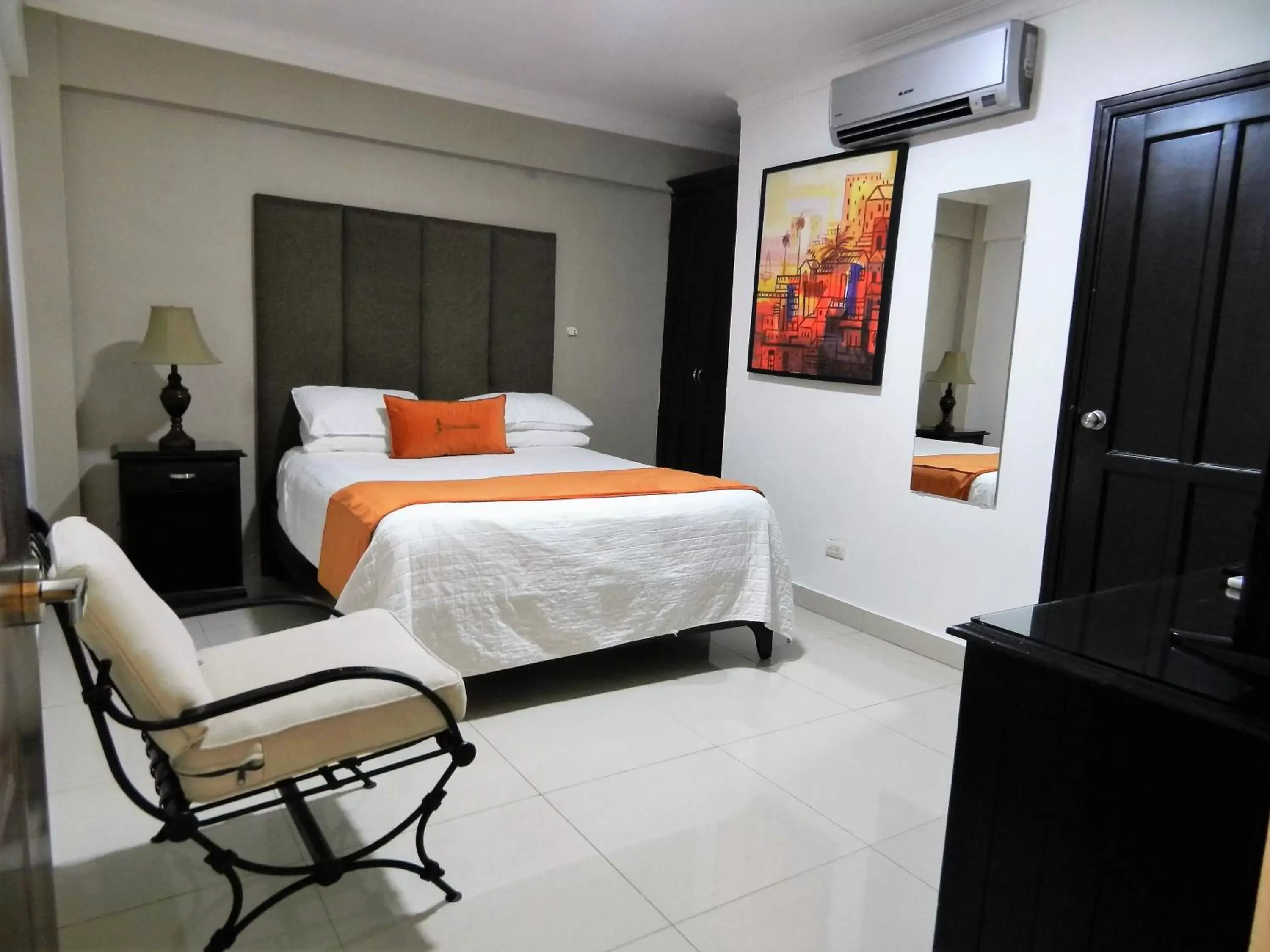 Queen Room in Hotel La Colonia Queen Room in Hotel La Colonia