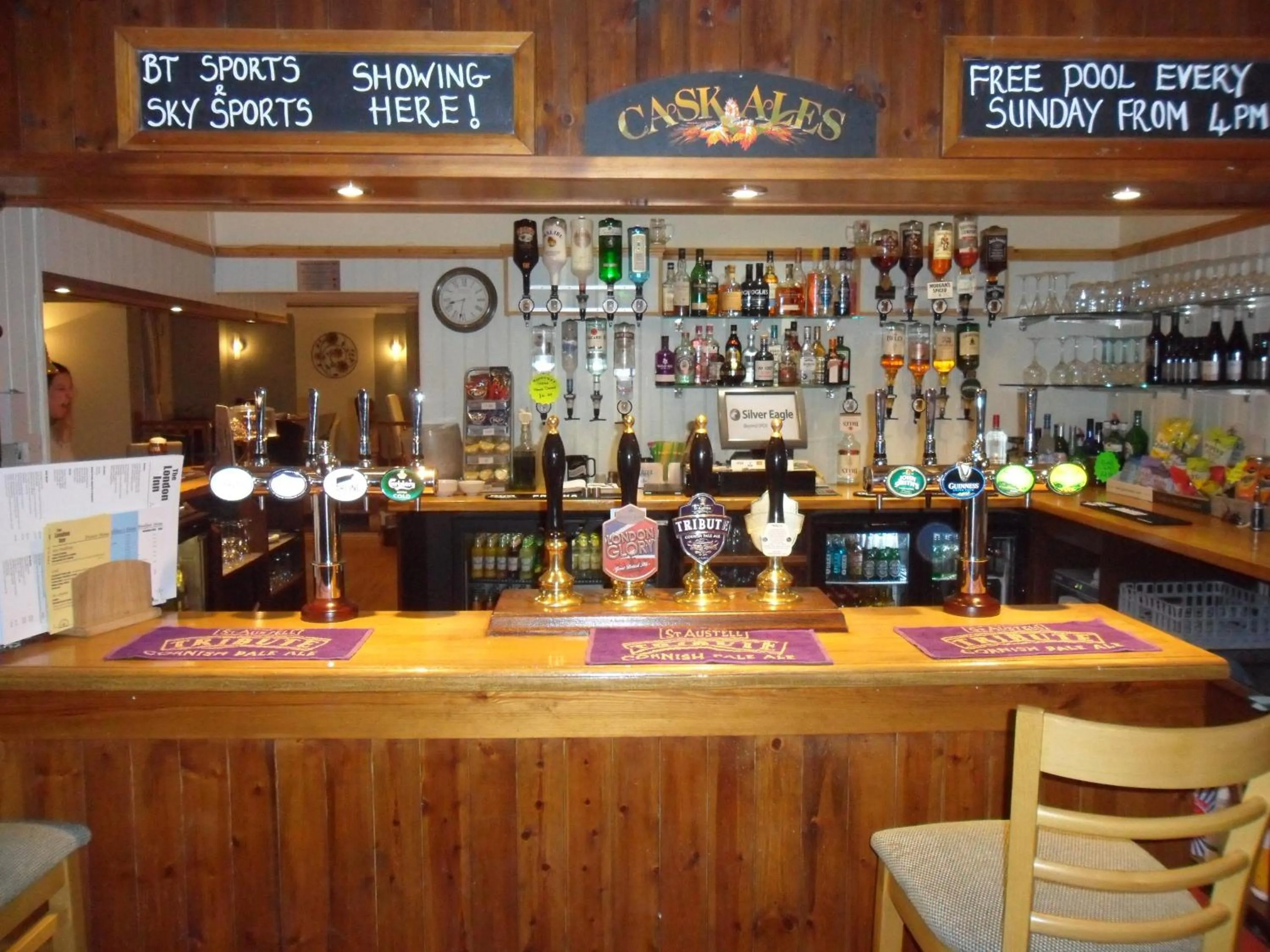 Lounge or bar in The London Inn