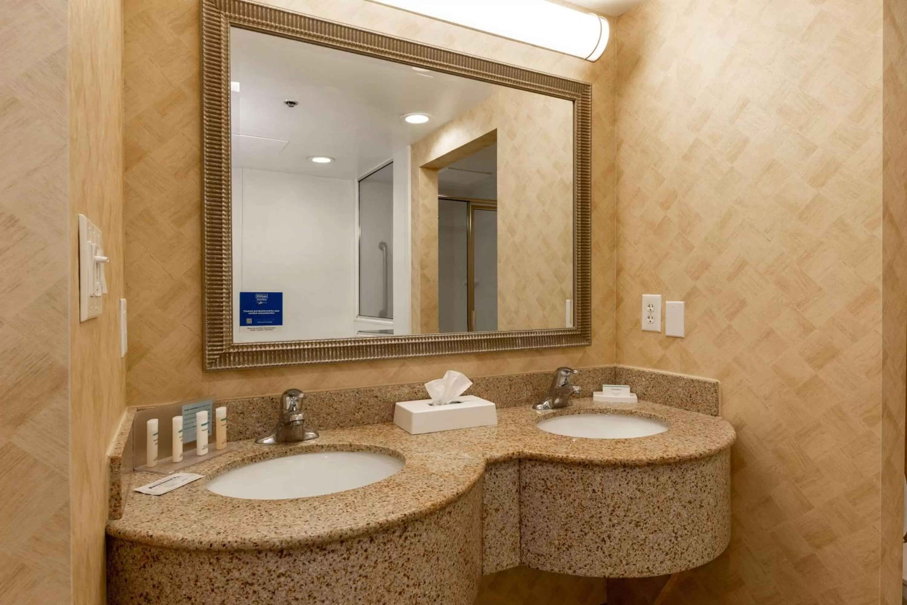Bathroom in Hampton Inn & Suites Jacksonville Deerwood Park
