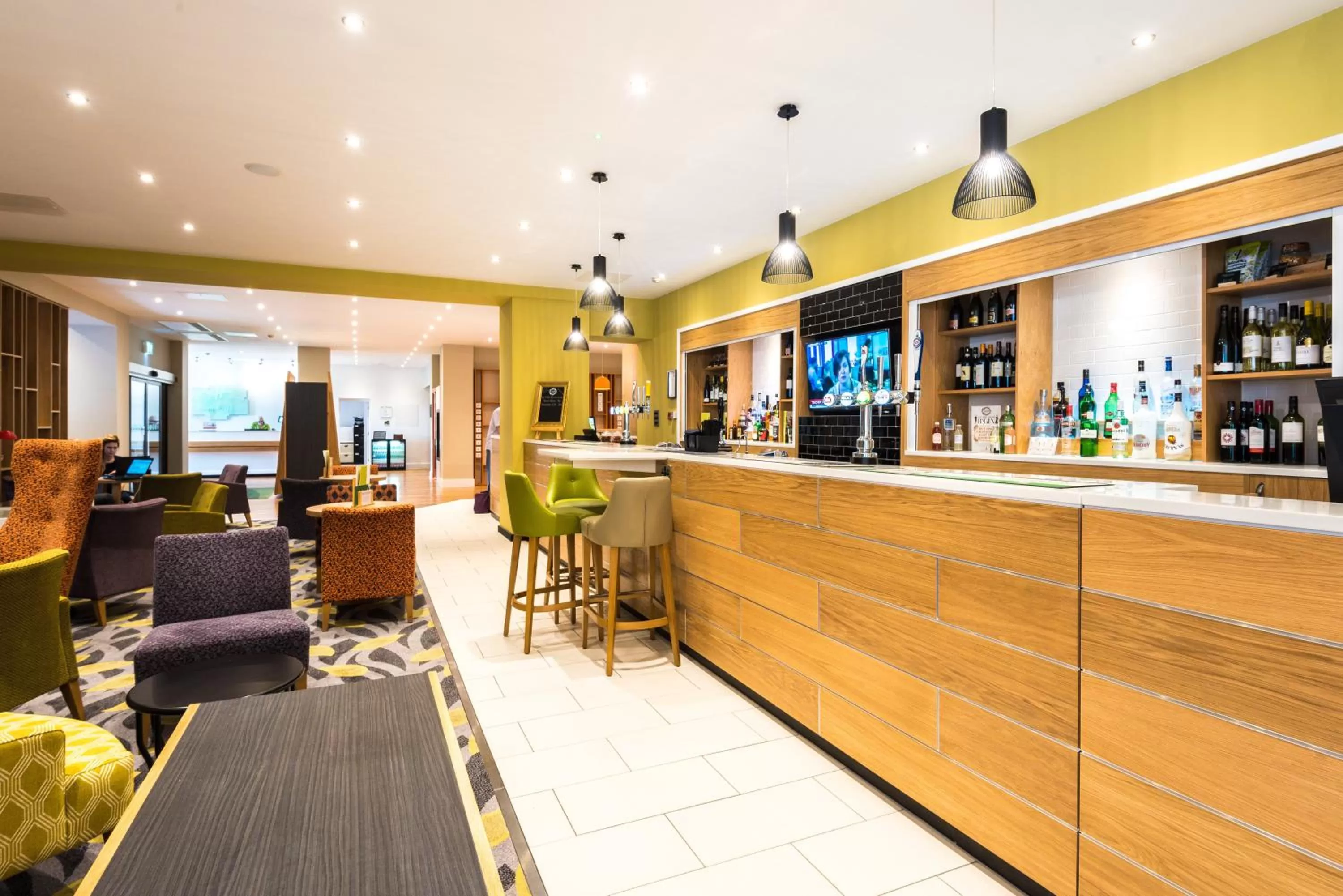 Lounge or bar in Holiday Inn Rotherham-Sheffield M1,Jct.33 by IHG