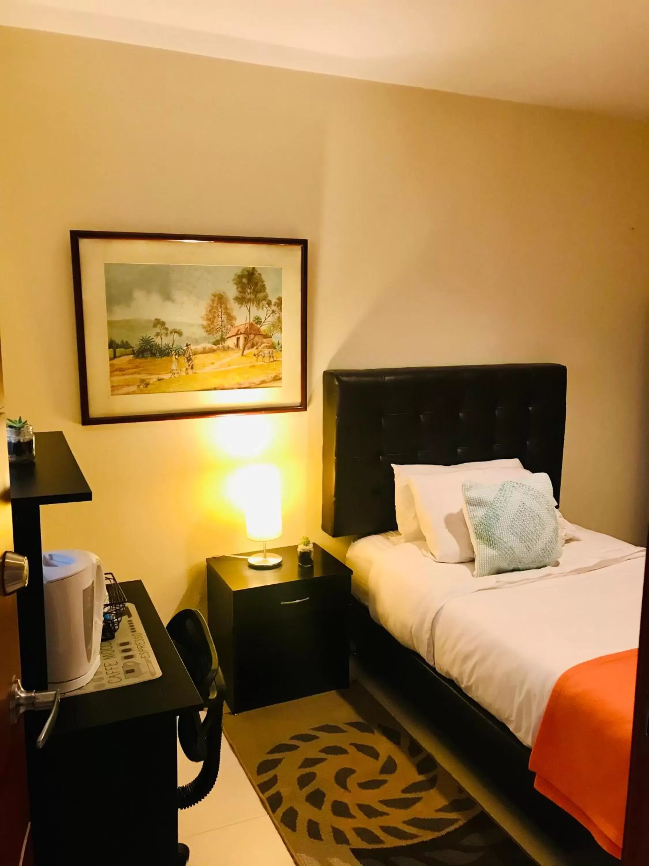 Single Room with Shared Bathroom - single occupancy in Casa Prada Bed & Breakfast Single Room with Shared Bathroom - single occupancy in Casa Prada Bed & Breakfast