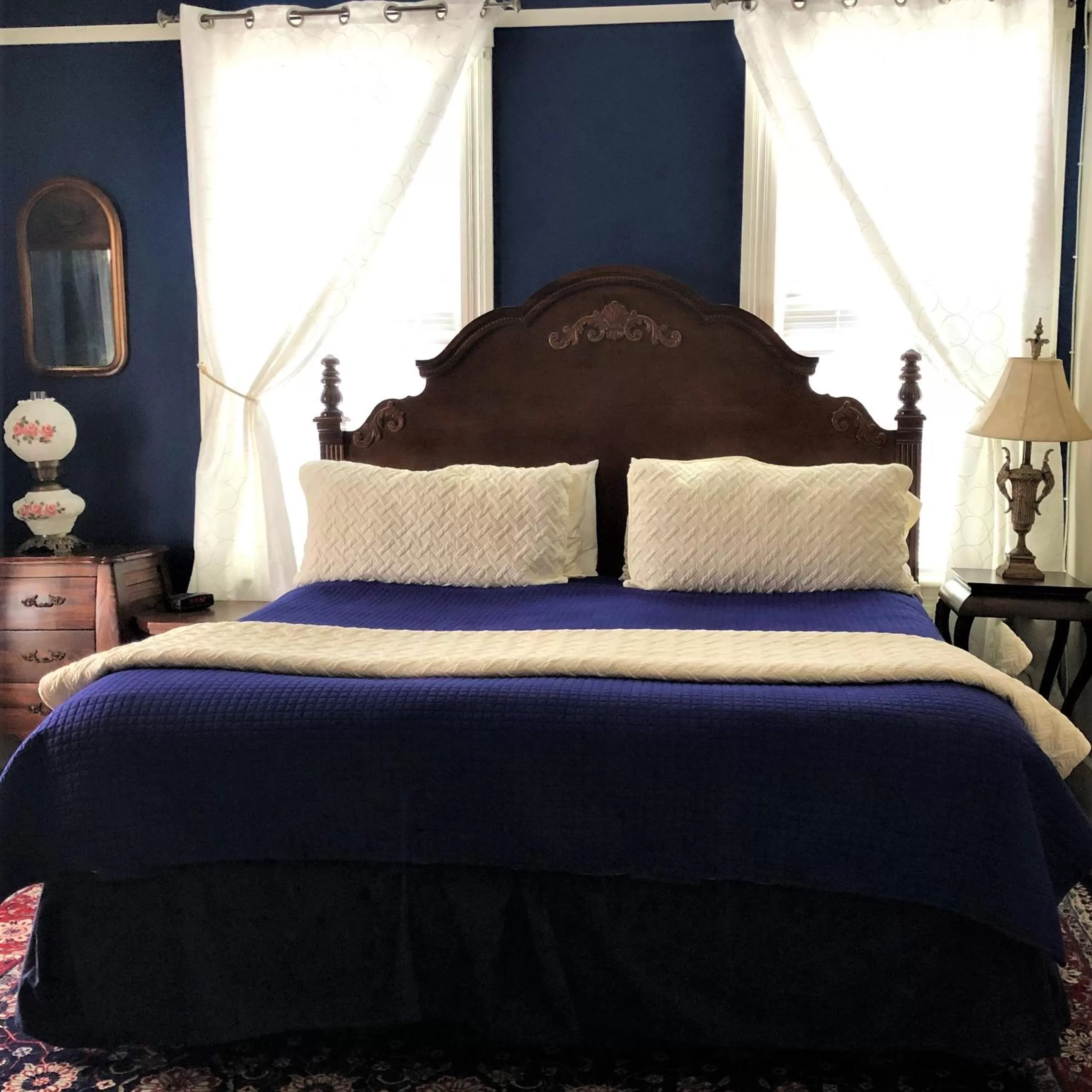 Standard King Suite - Victorian House in Casa De Solana Bed and Breakfast