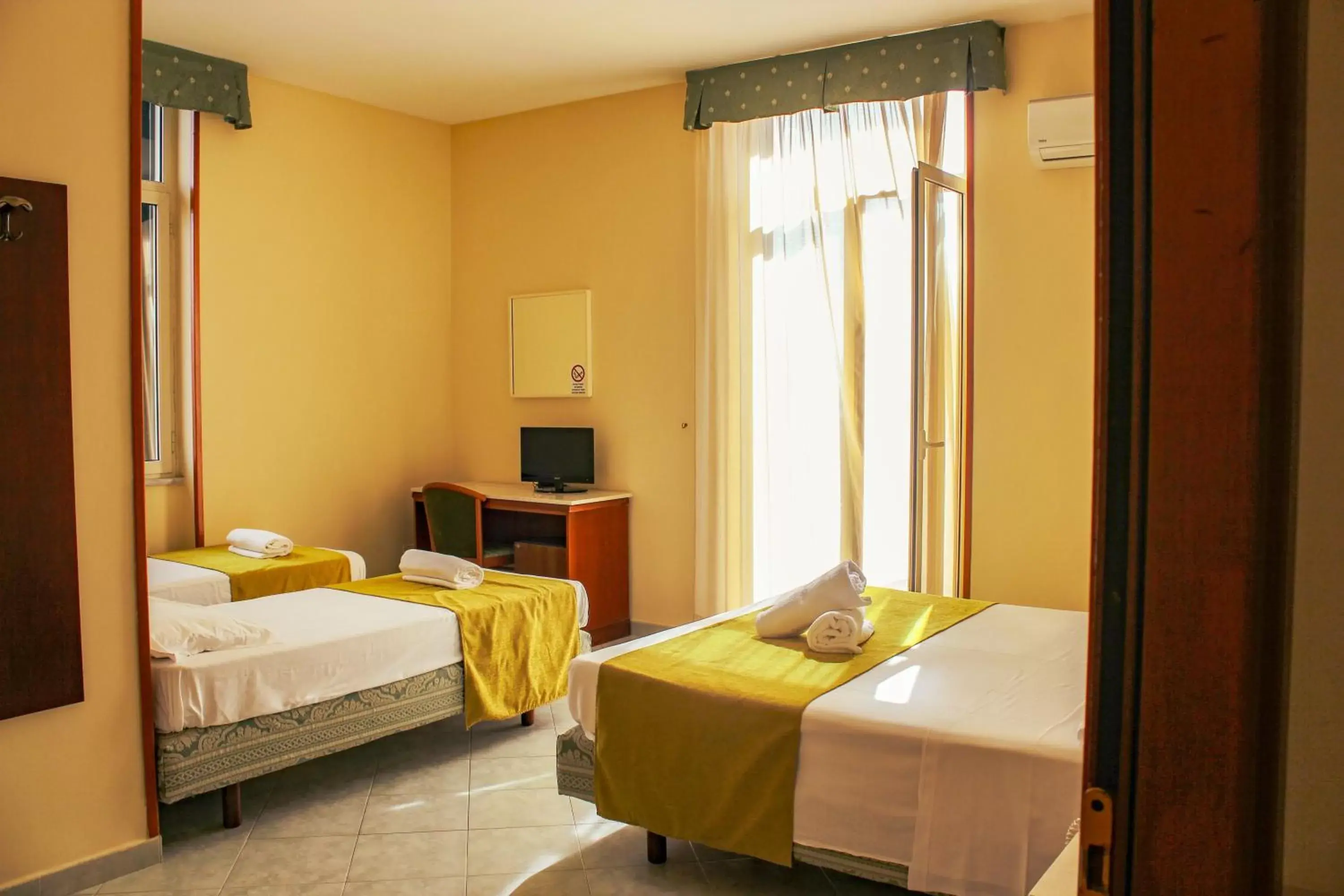 Quadruple Room in Hotel Garden Napoli Quadruple Room in Hotel Garden Napoli