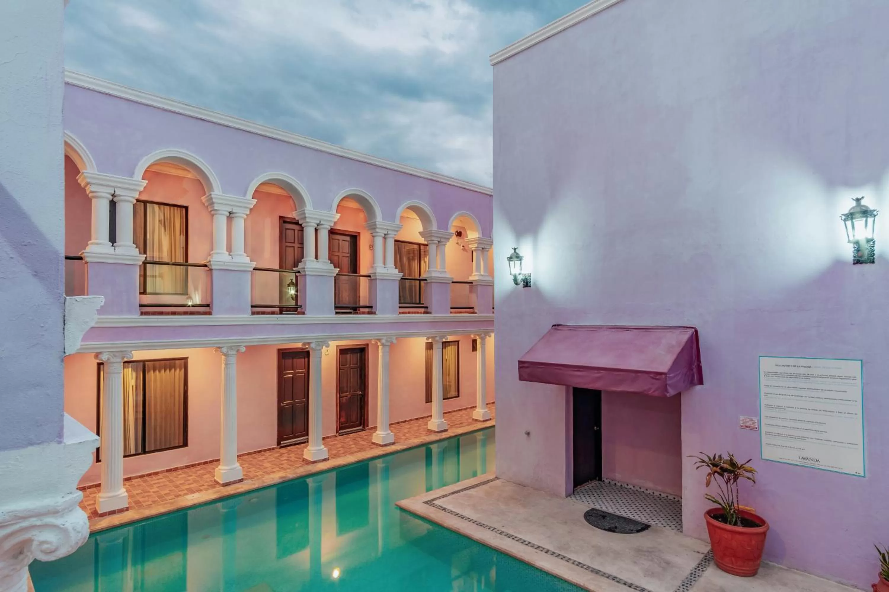 Swimming pool in Hotel Lavanda CAS Merida