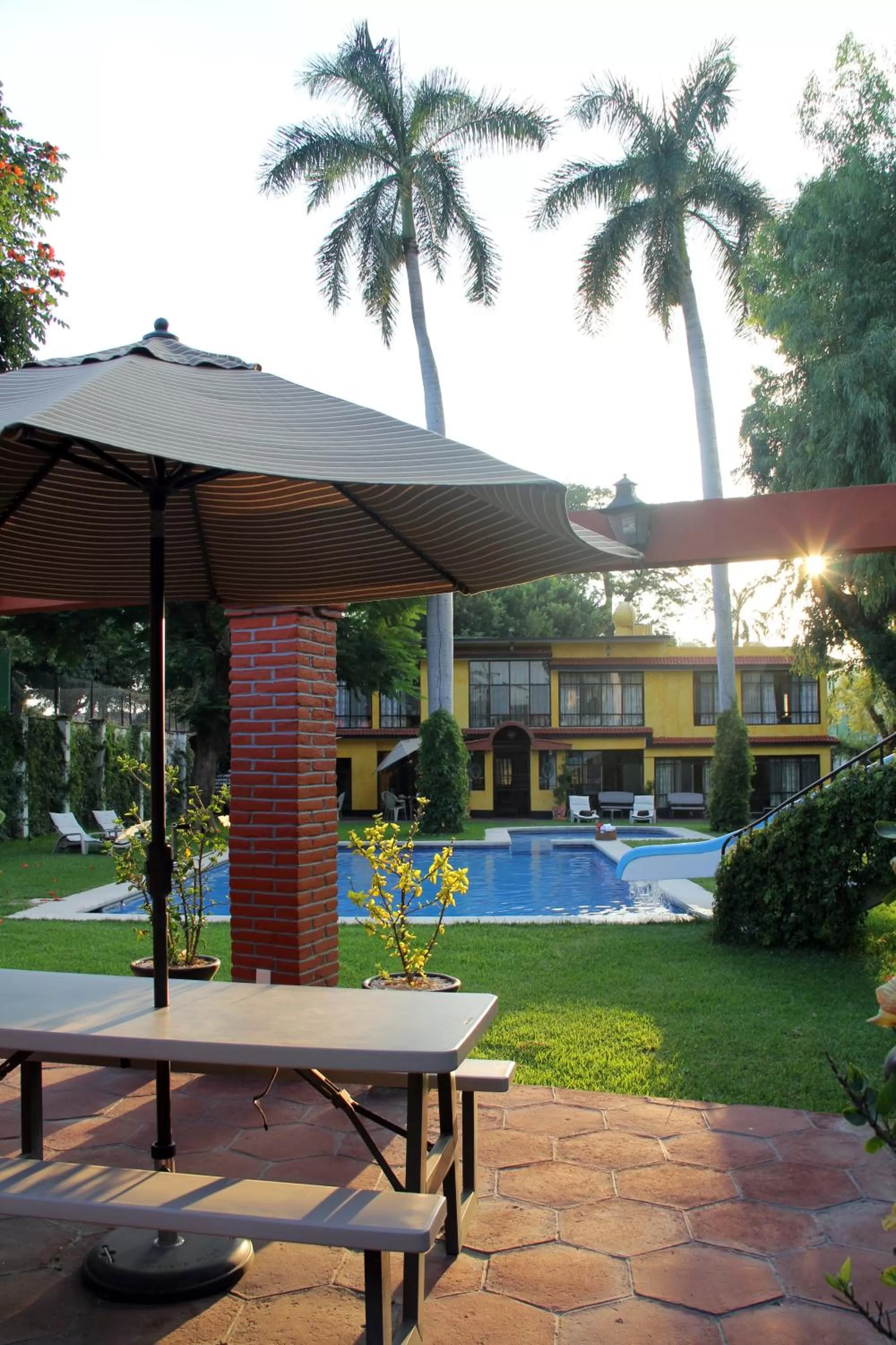 Restaurant/places to eat in Hotel La Villa Real