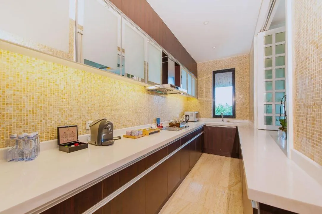 Kitchen or kitchenette in Mission Hills Hotel Resorts Shenzhen
