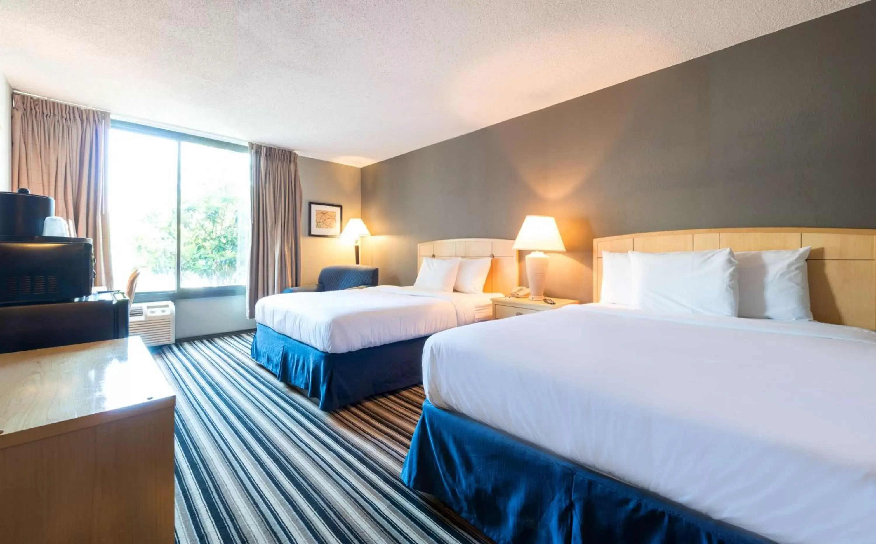 Deluxe Queen Room with Two Queen Beds - Non-Smoking in Travelodge by Wyndham Memphis Airport/Graceland Deluxe Queen Room with Two Queen Beds - Non-Smoking in Travelodge by Wyndham Memphis Airport/Graceland