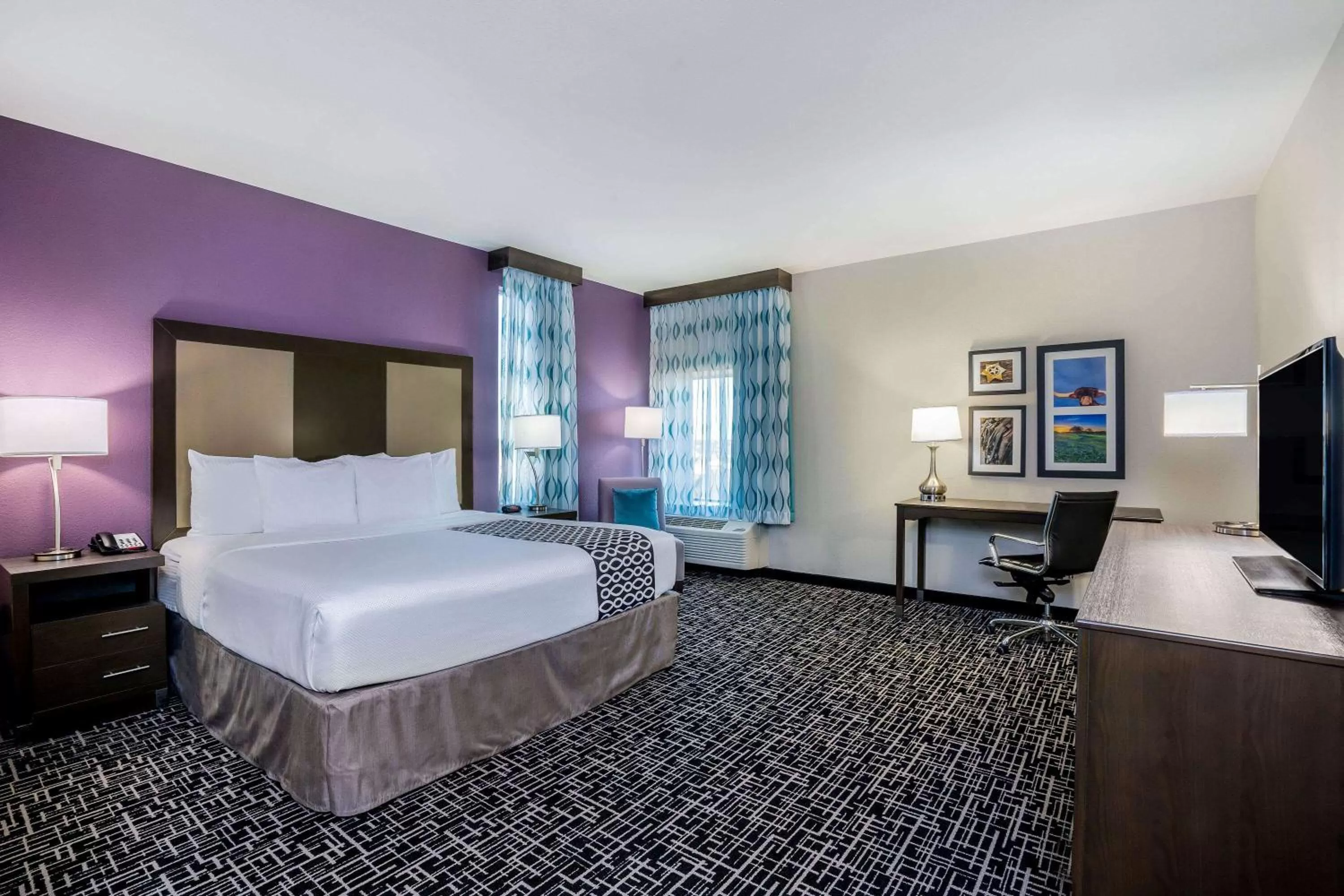 King Room with Roll-In Shower - Mobility/Hearing Accessible - Non-Smoking in La Quinta by Wyndham Houston Cypress