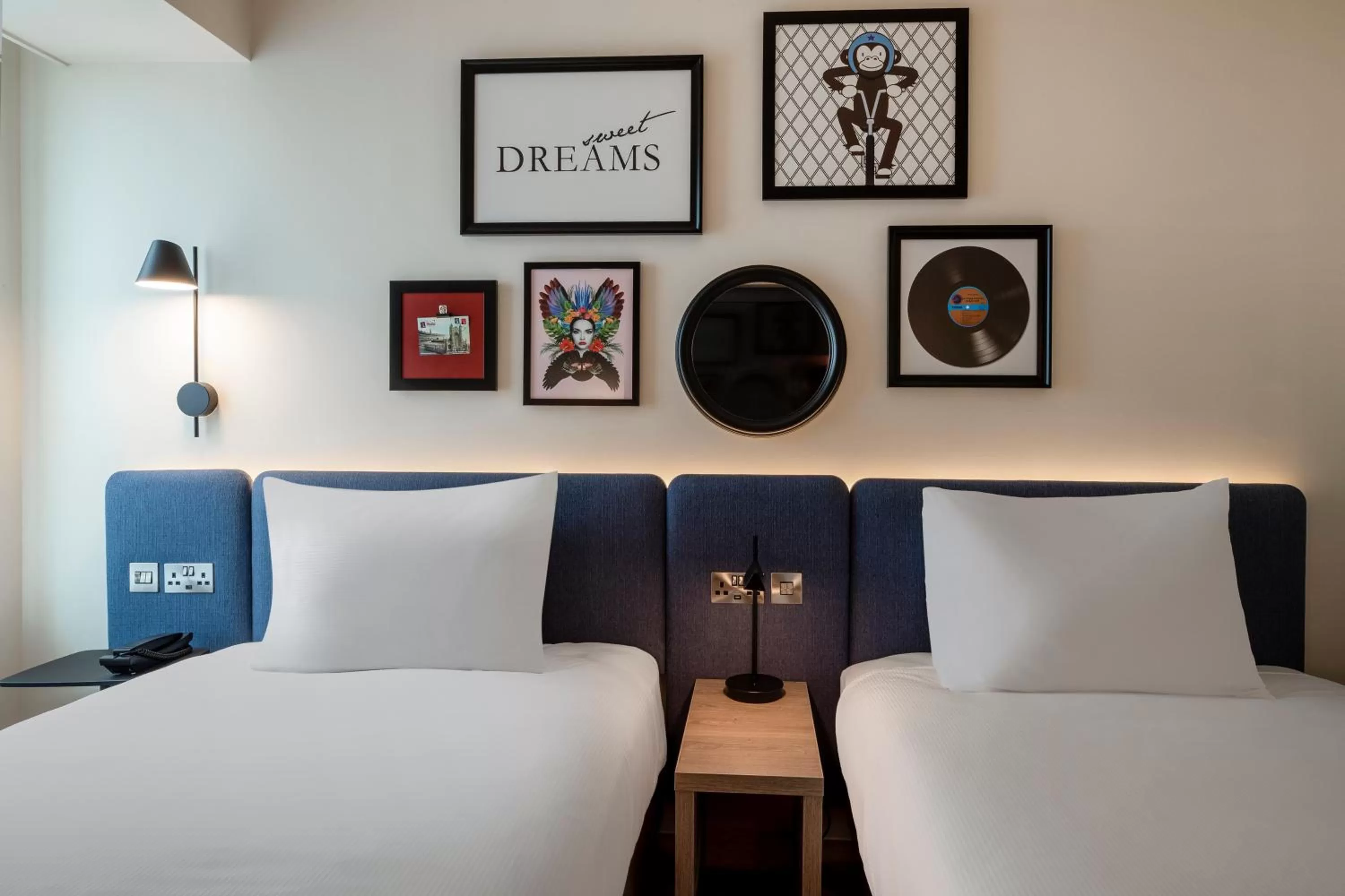 Bed in Hampton By Hilton Bath City