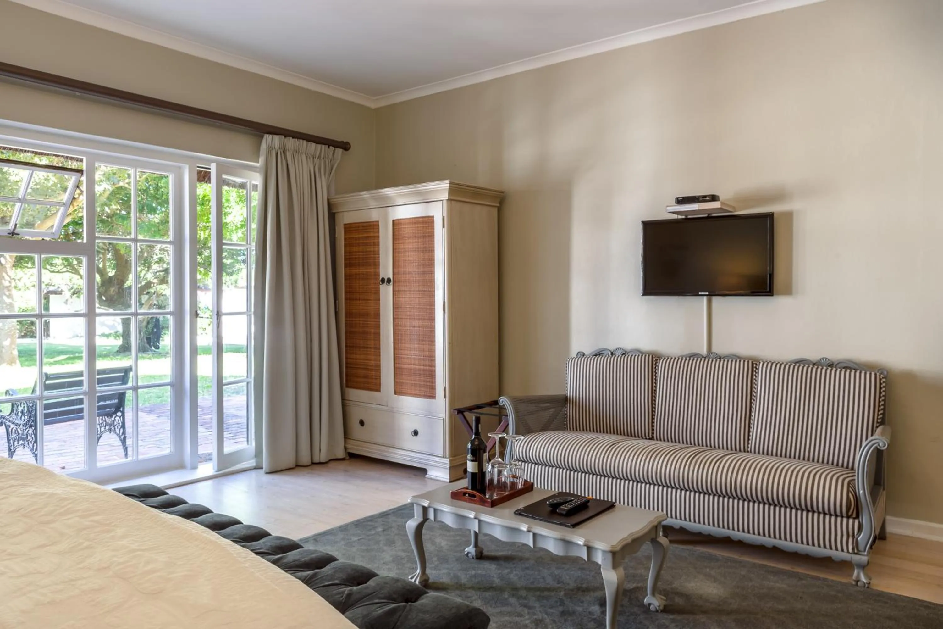 Photo of the whole room in Whale Rock Luxury Lodge