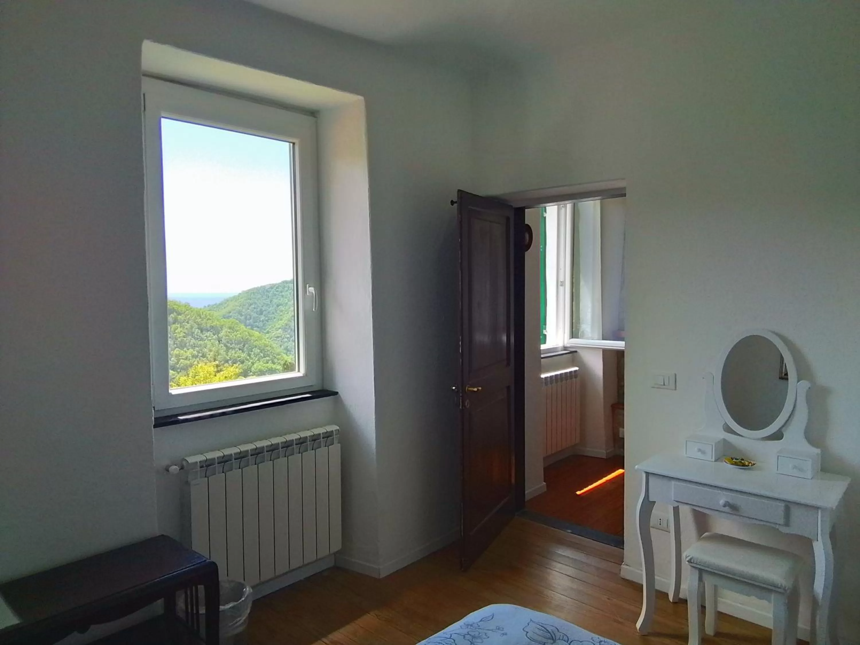 hair dresser, TV/Entertainment Center in ANITA B&B