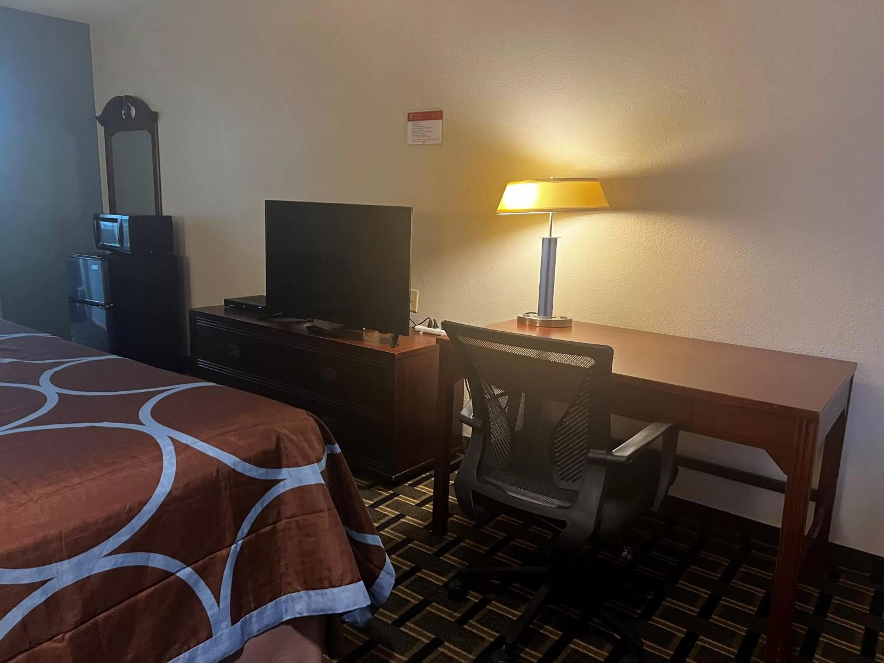 TV and multimedia in Super 8 by Wyndham Baytown I-10