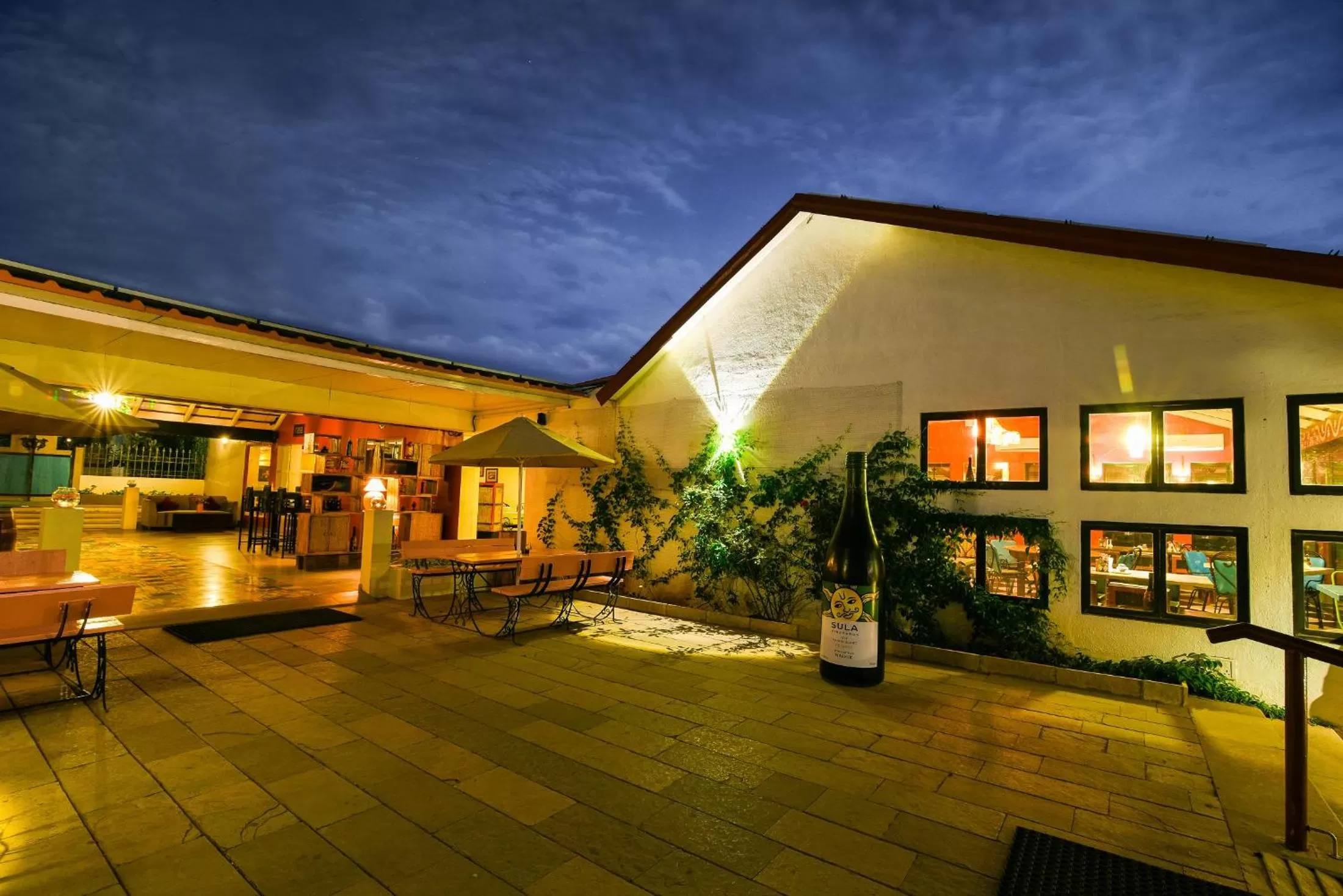 Restaurant/places to eat, Property Building in The Source At Sula