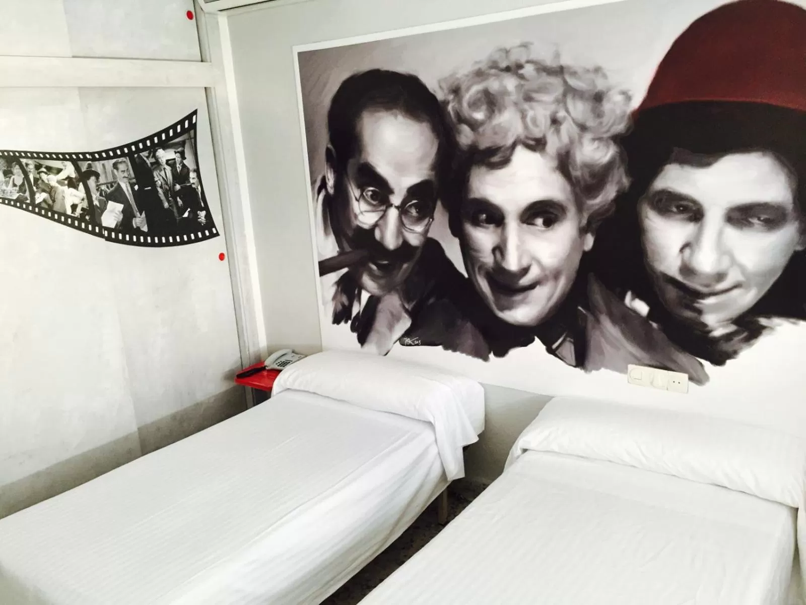 Photo of the whole room in Hotel Sur Utopia