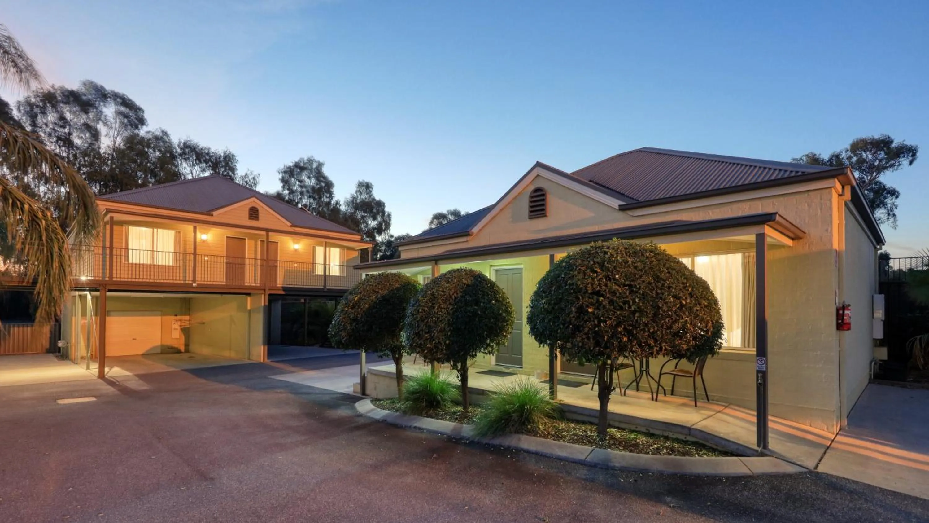 Property building in Bridges on Meninya Motel & Apartments