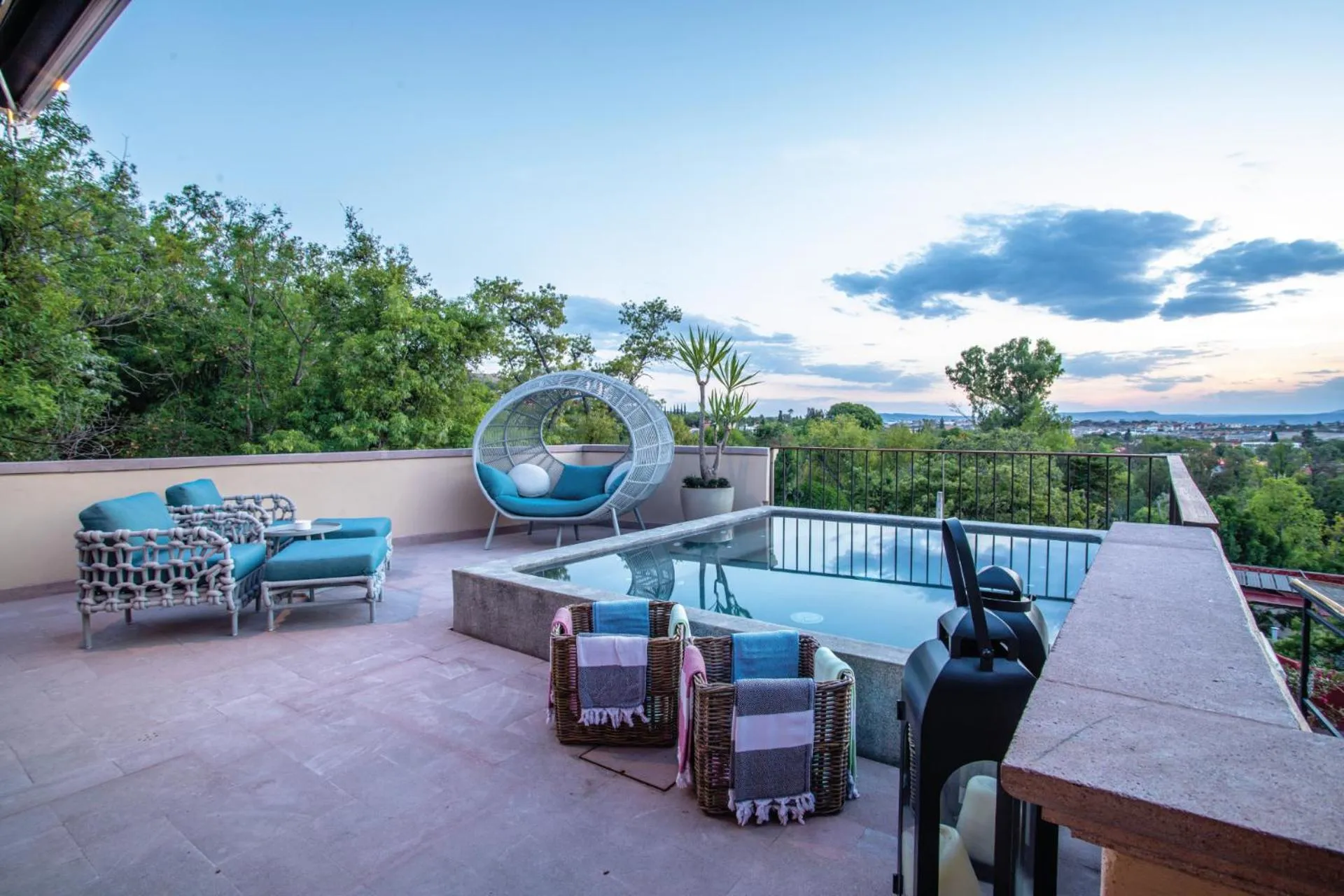 Swimming pool in Hotel Apapacho Boutique