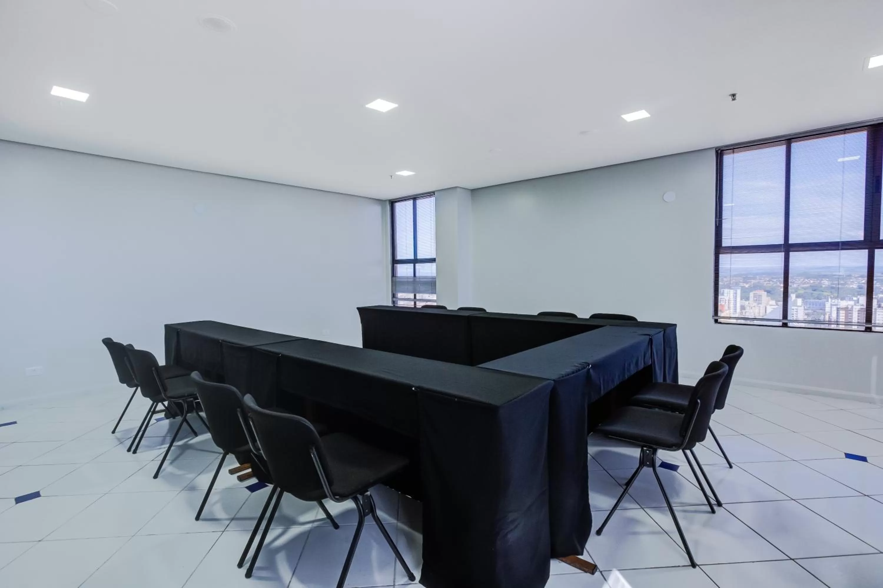 Meeting/conference room in Slaviero Londrina Flat