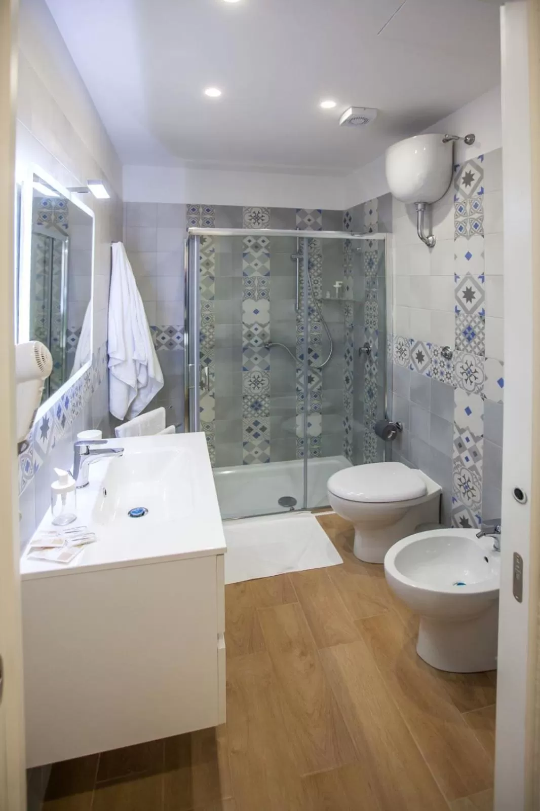 Toilet in B&B Vico Milano 18