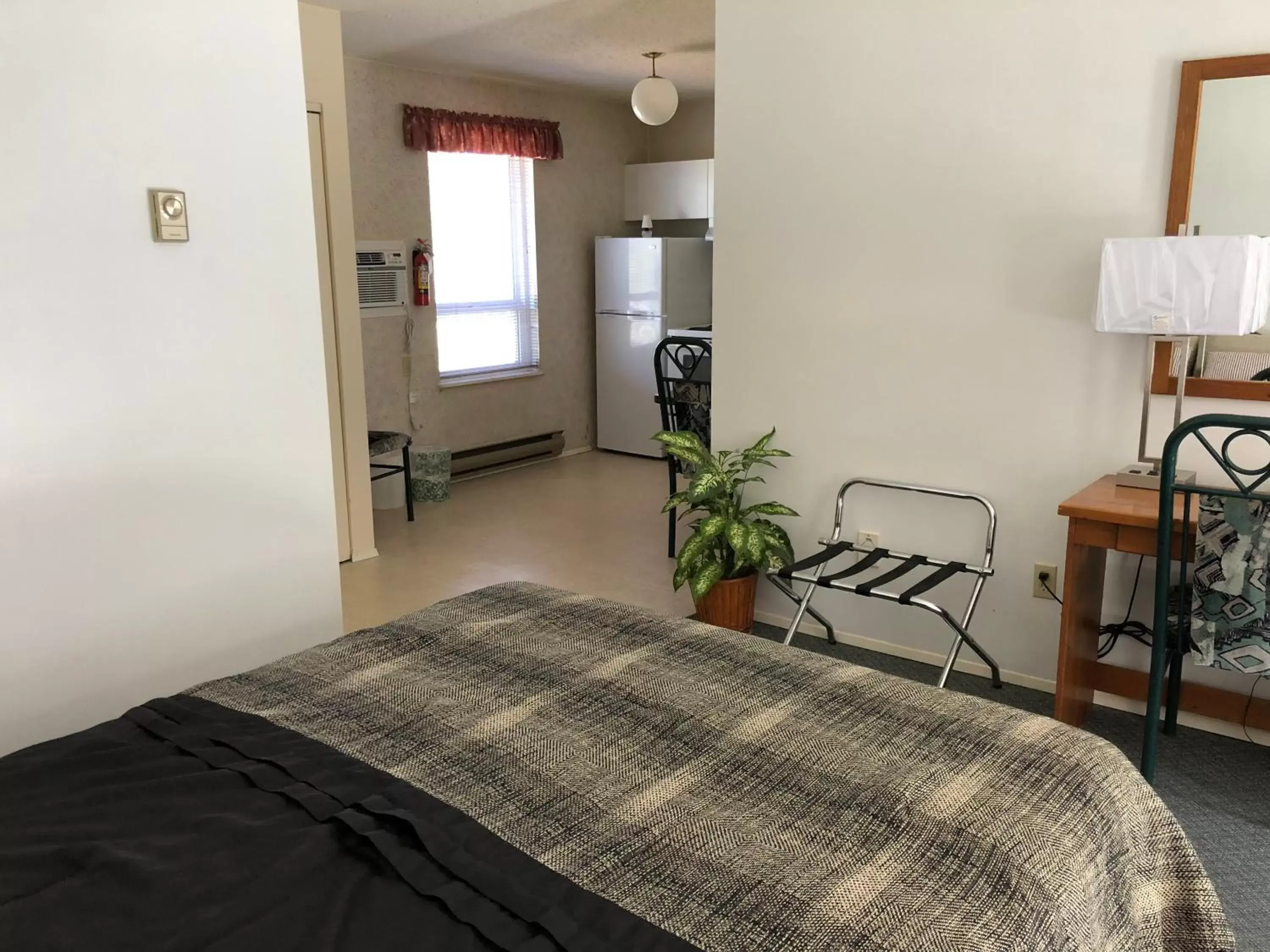 Deluxe Queen Room with Two Queen Beds and Kitchen in Chase Country Inn Deluxe Queen Room with Two Queen Beds and Kitchen in Chase Country Inn