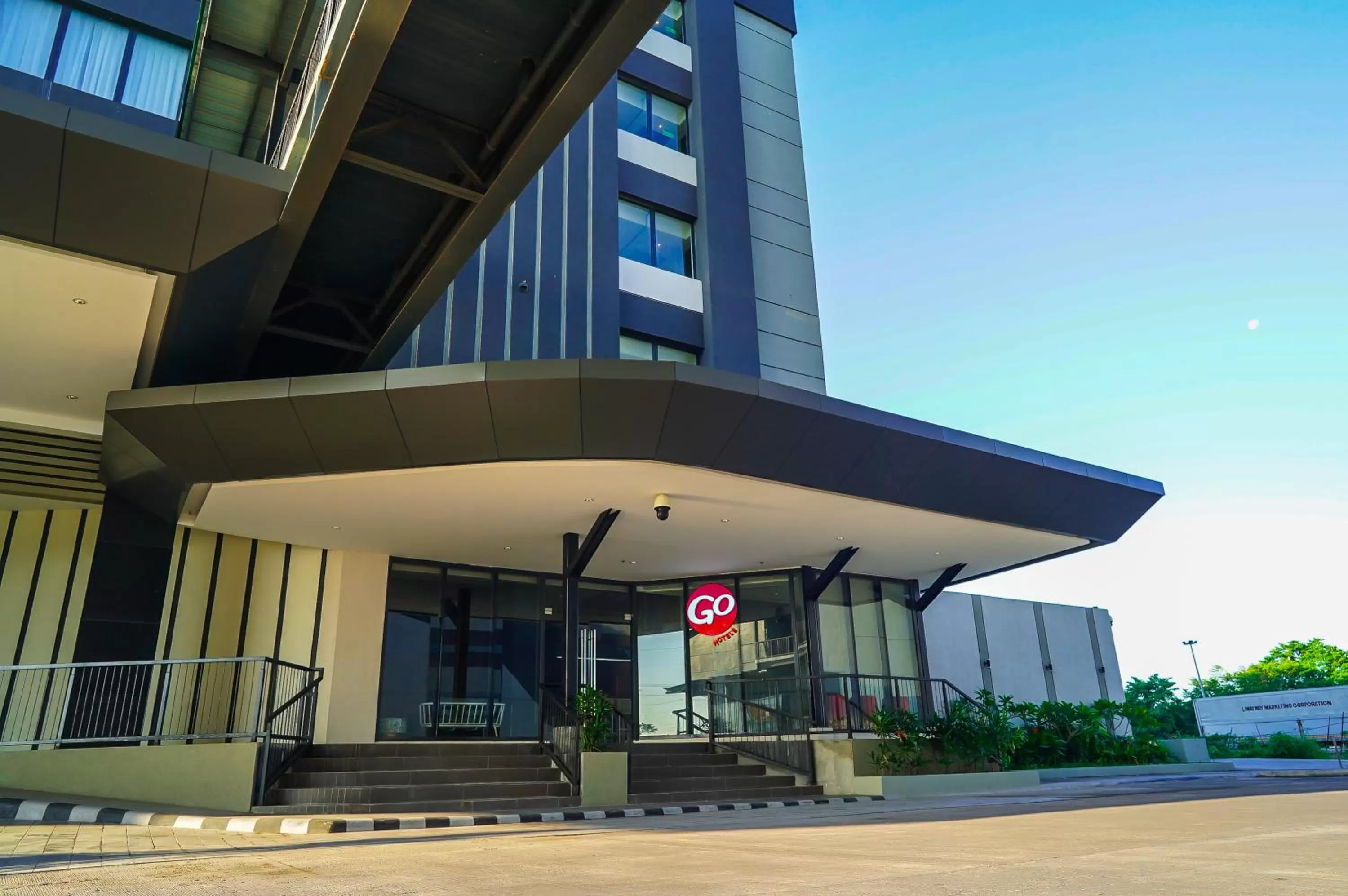 Facade/entrance in Go Hotels Plus Naga