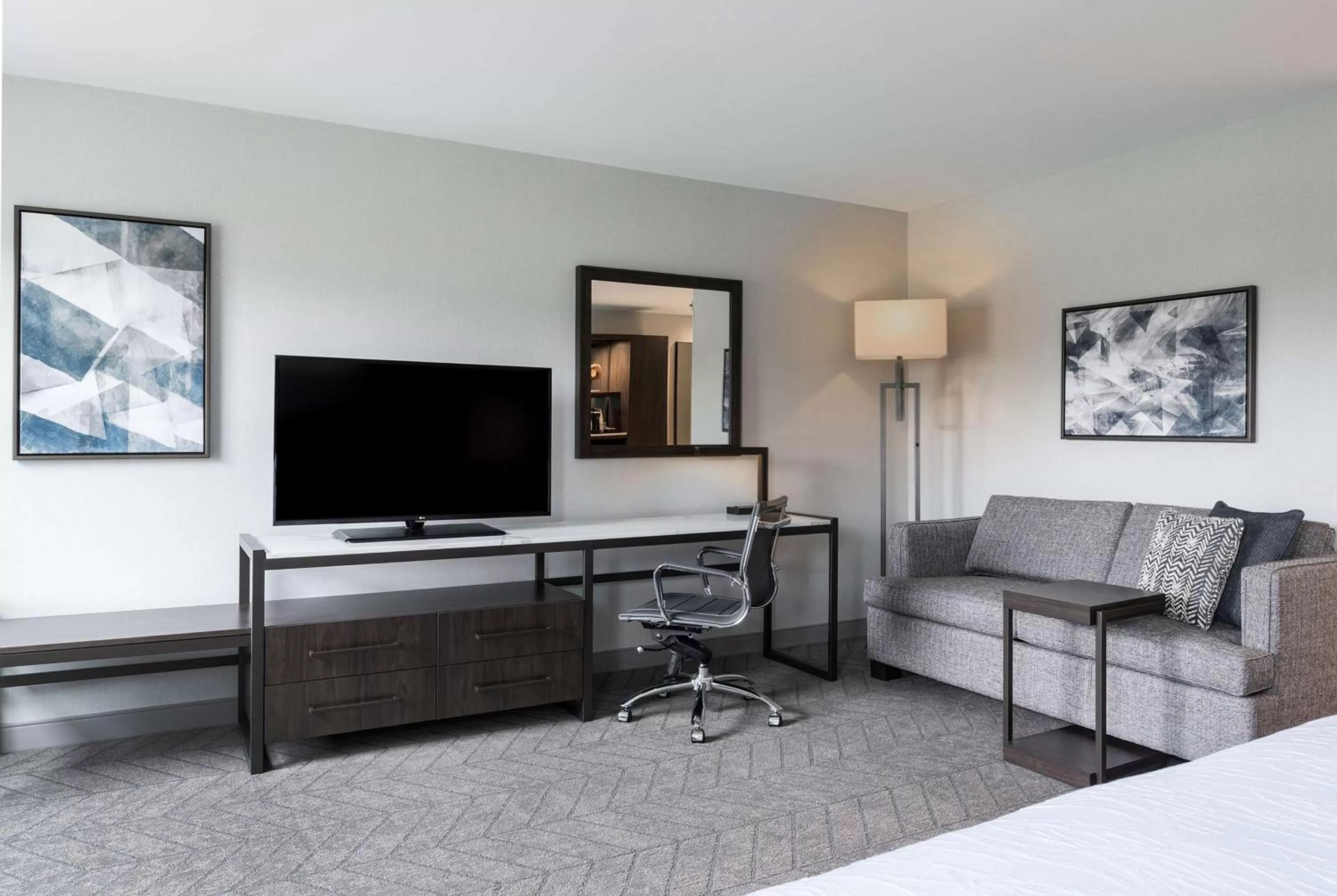 Bedroom, Bed in Hilton Garden Inn Hanover Lebanon