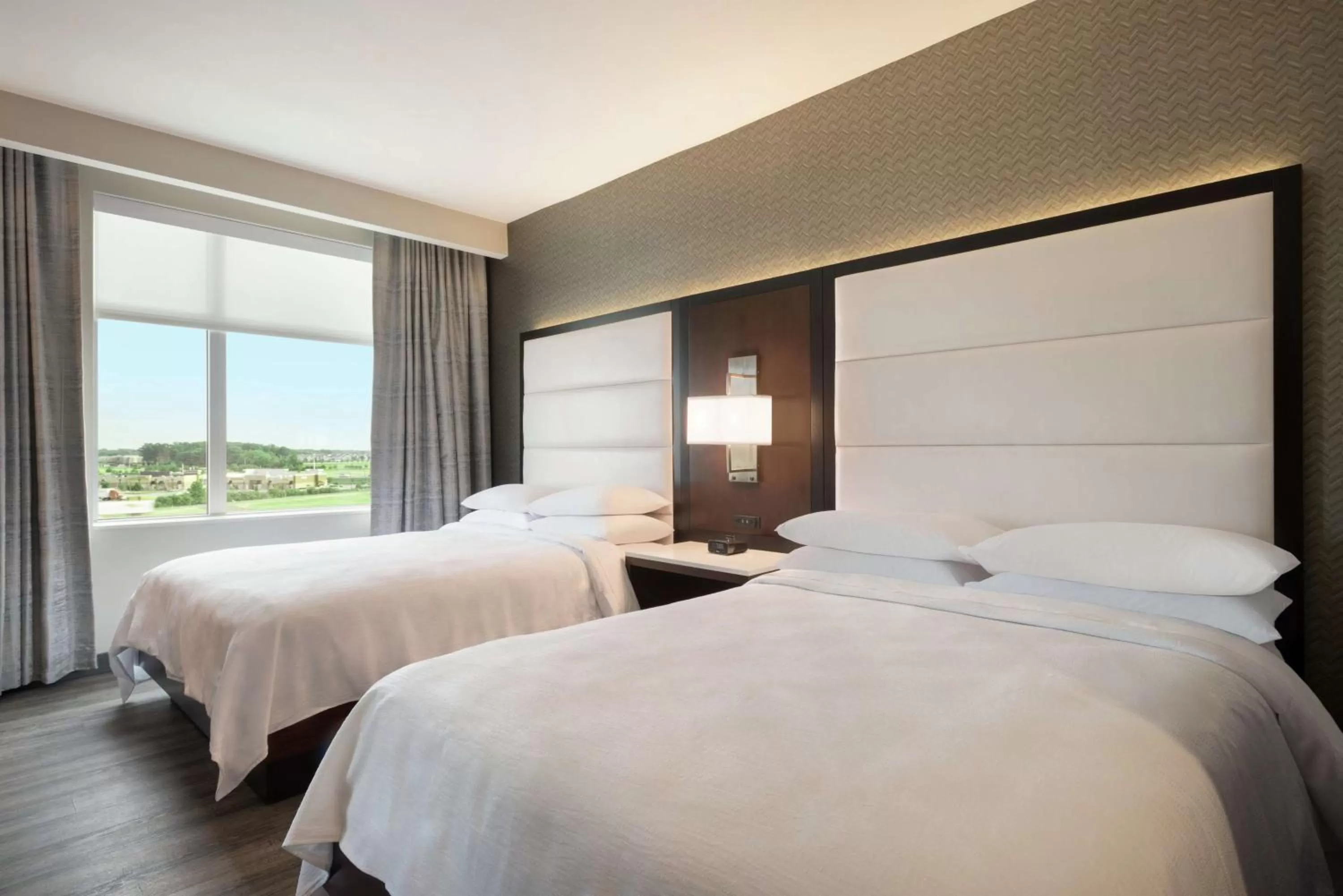 Bed in Embassy Suites By Hilton Noblesville Indianapolis Conv Ctr