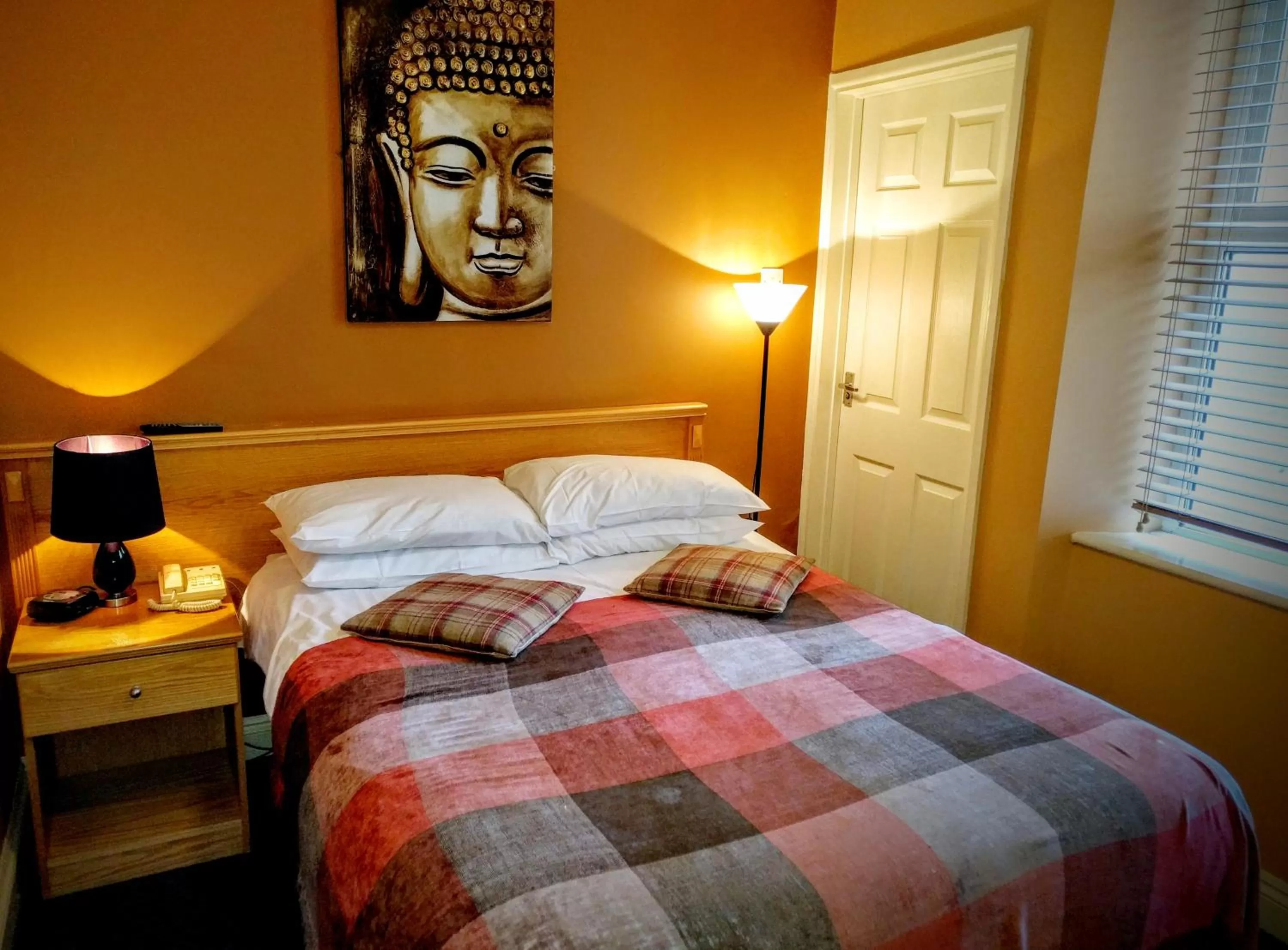 Bedroom, Bed in Smiths Hotel