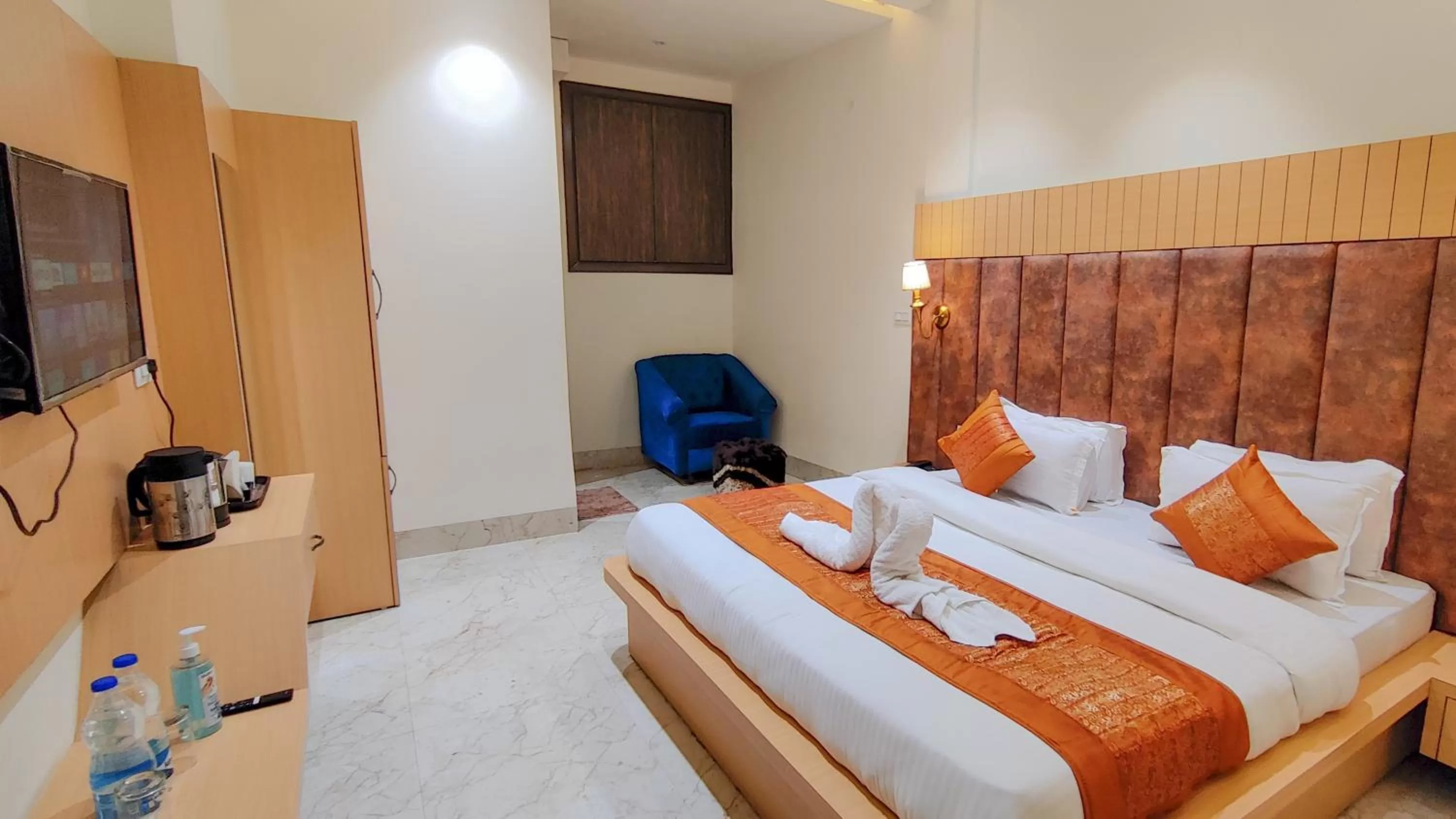 Bed in Perfect Stayz Premium- Hotel Sehdev Near Golden Temple
