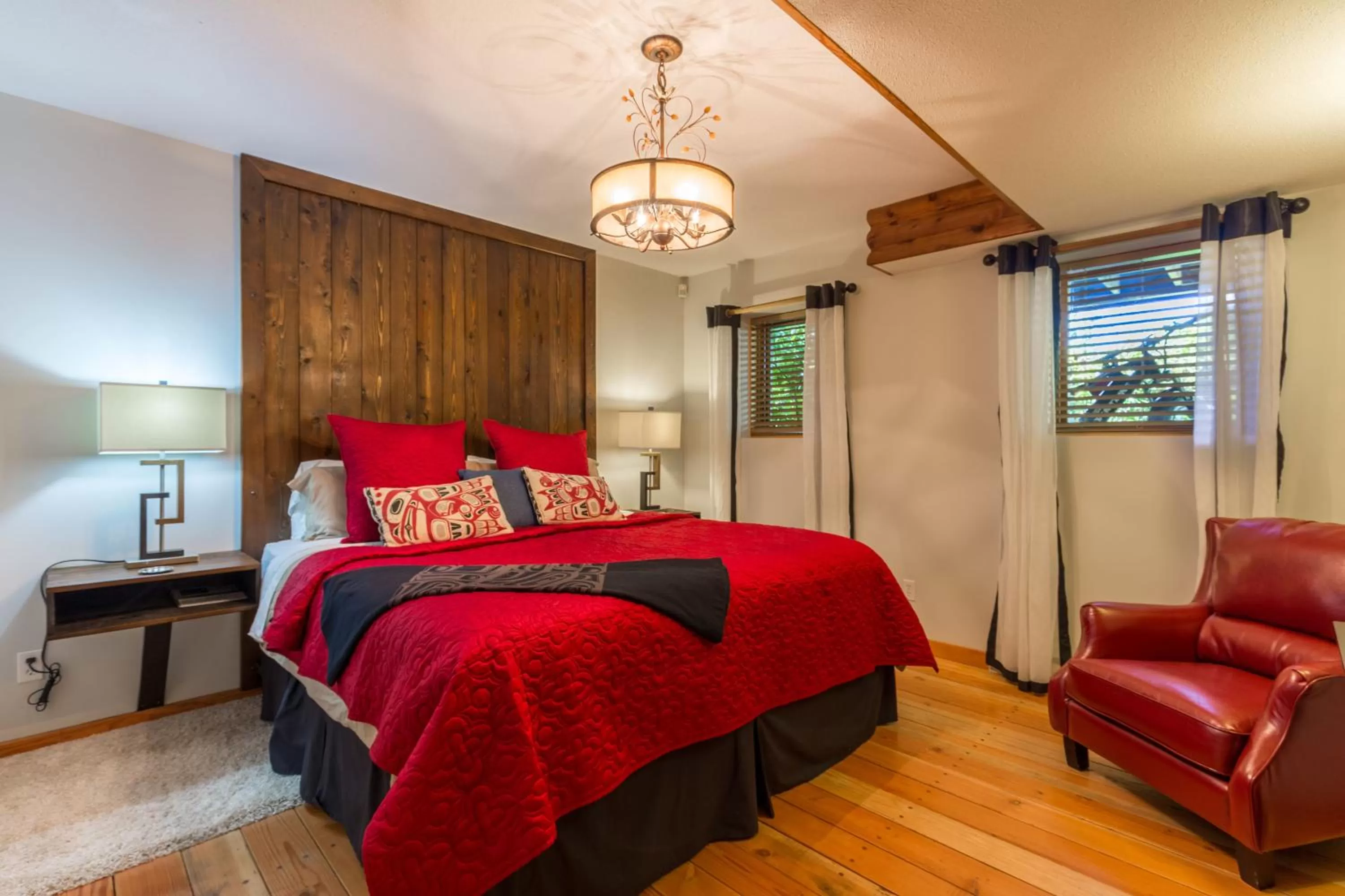 Bed in Tranquility Bay Waterfront Inn