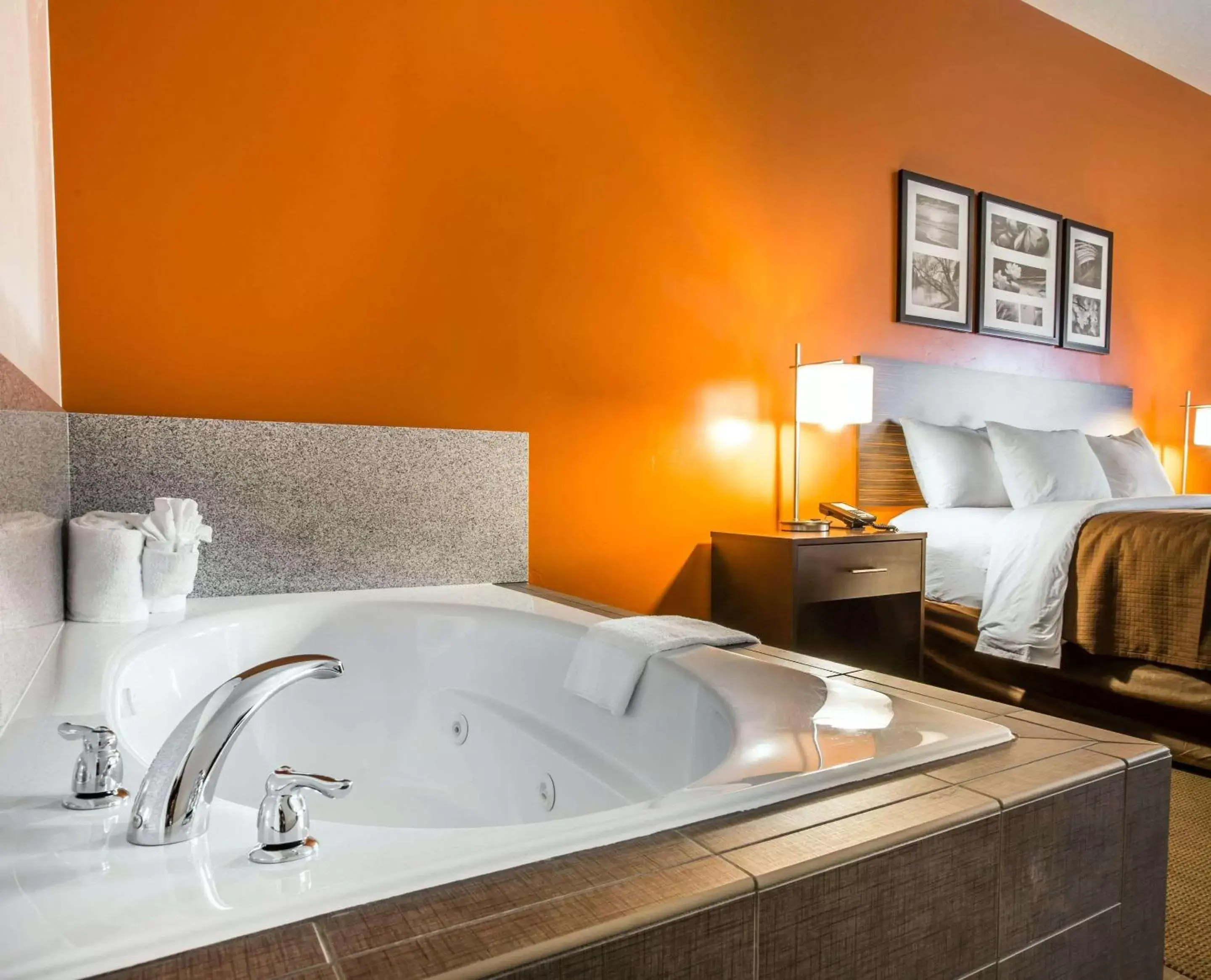 Junior Suite with King Bed - Non Smoking in Sleep Inn & Suites Page at Lake Powell Junior Suite with King Bed - Non Smoking in Sleep Inn & Suites Page at Lake Powell