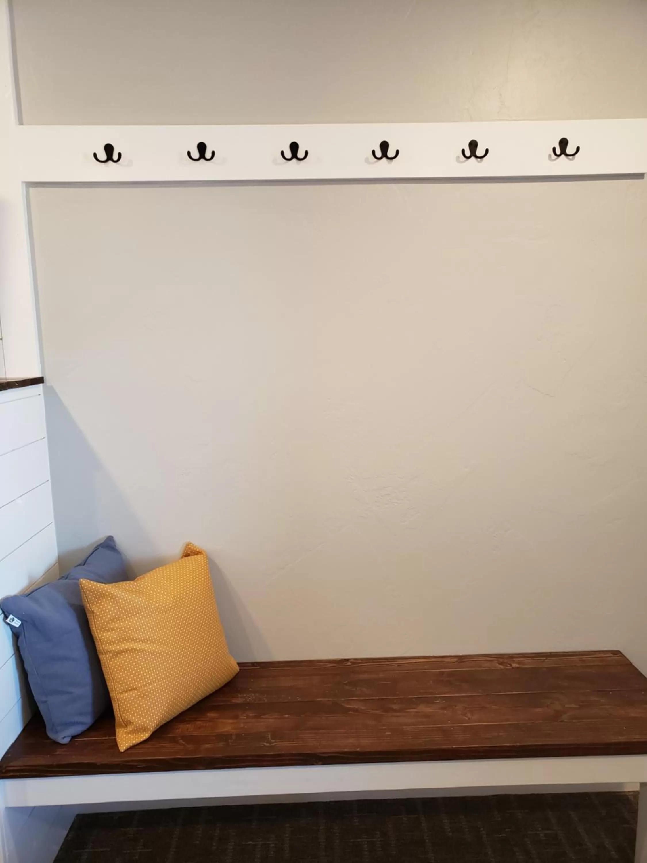 Seating area, Bed in Flaming Gorge Resort