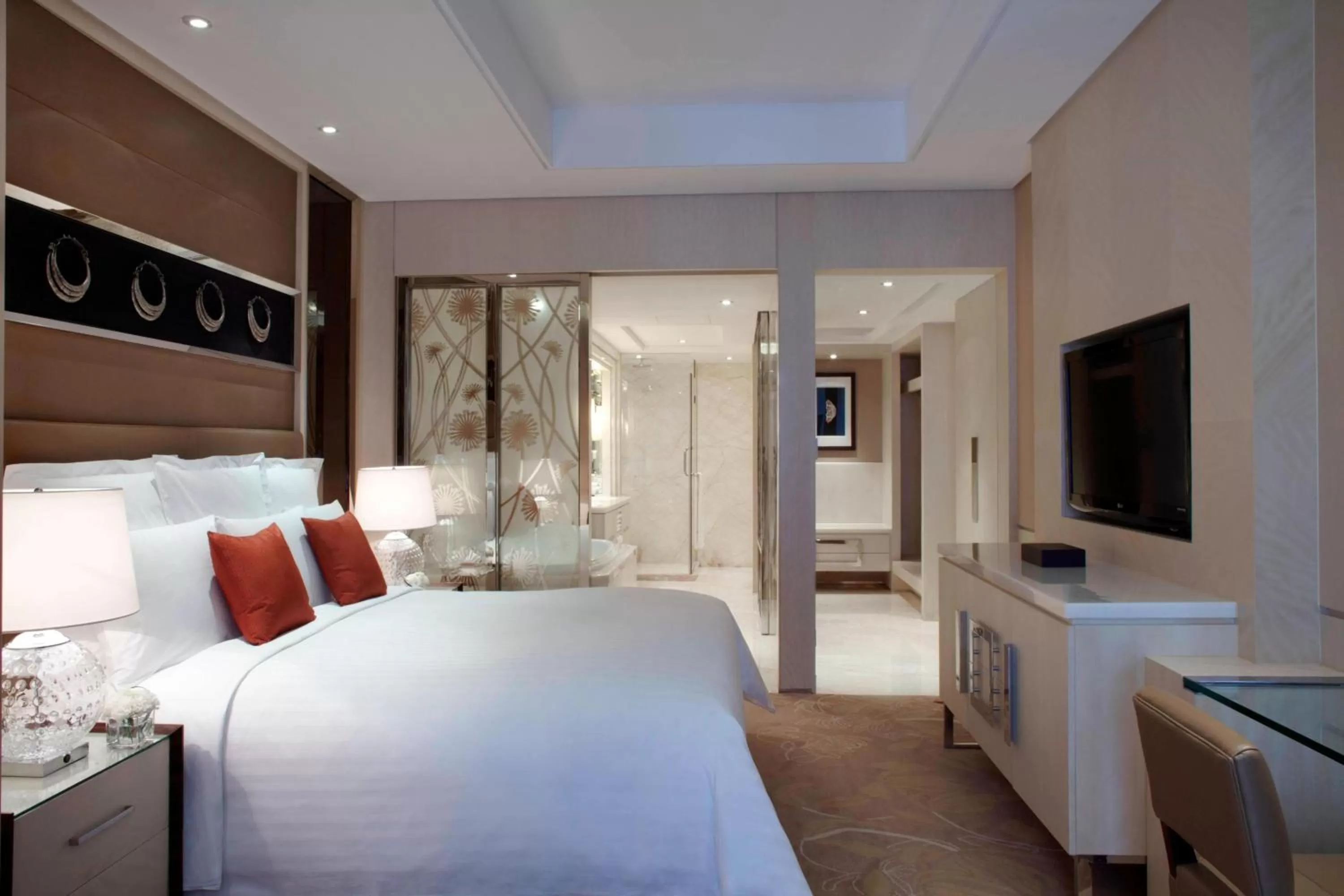 Bedroom, Bed in Guangzhou Marriott Hotel Tianhe