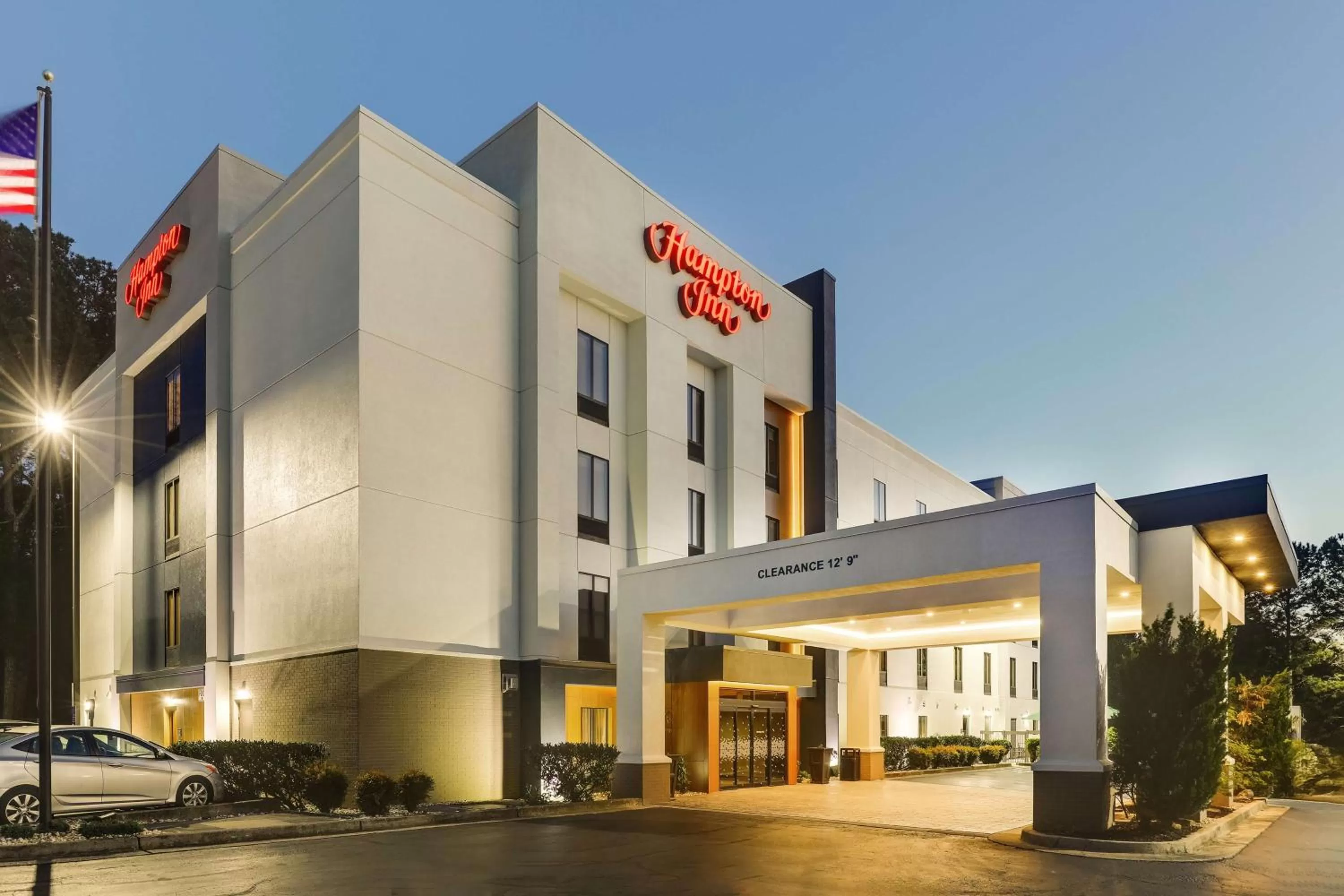 Property building in Hampton Inn Cumming