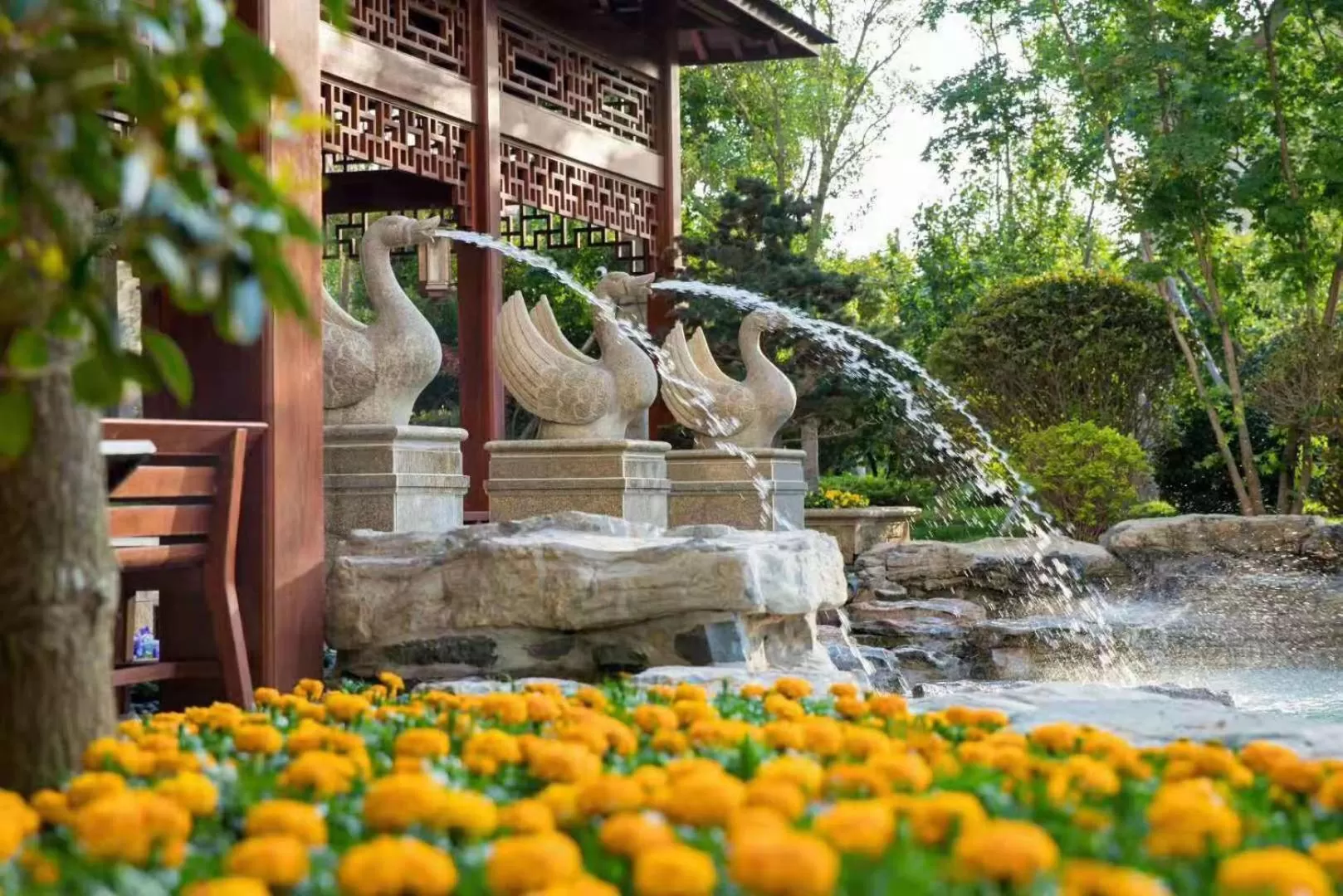 Garden in Wyndham Qingdao l Free Fixed-Time Shuttle Service Between Hotel and Airport & North Railway Station l Outdoor Children's Amusement Park l 1-Hour Play Snooker or Table Tennis
