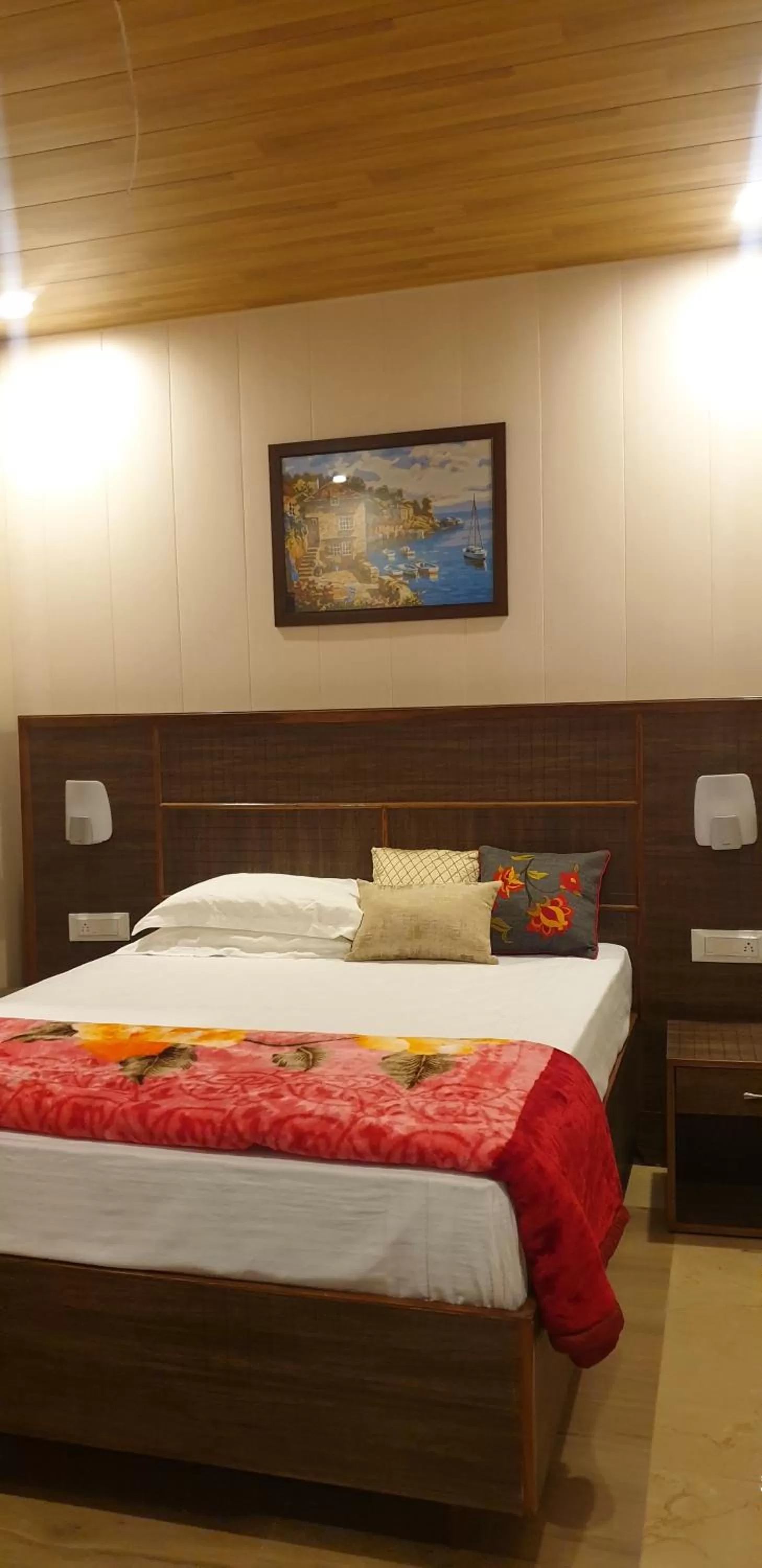 Bedroom, Bed in Maple Leaf Hotel