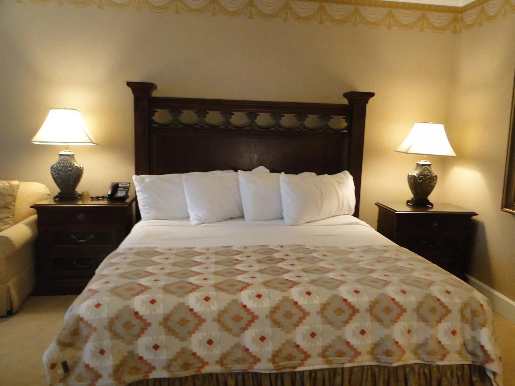 Bed in Phoenix Inn Resort
