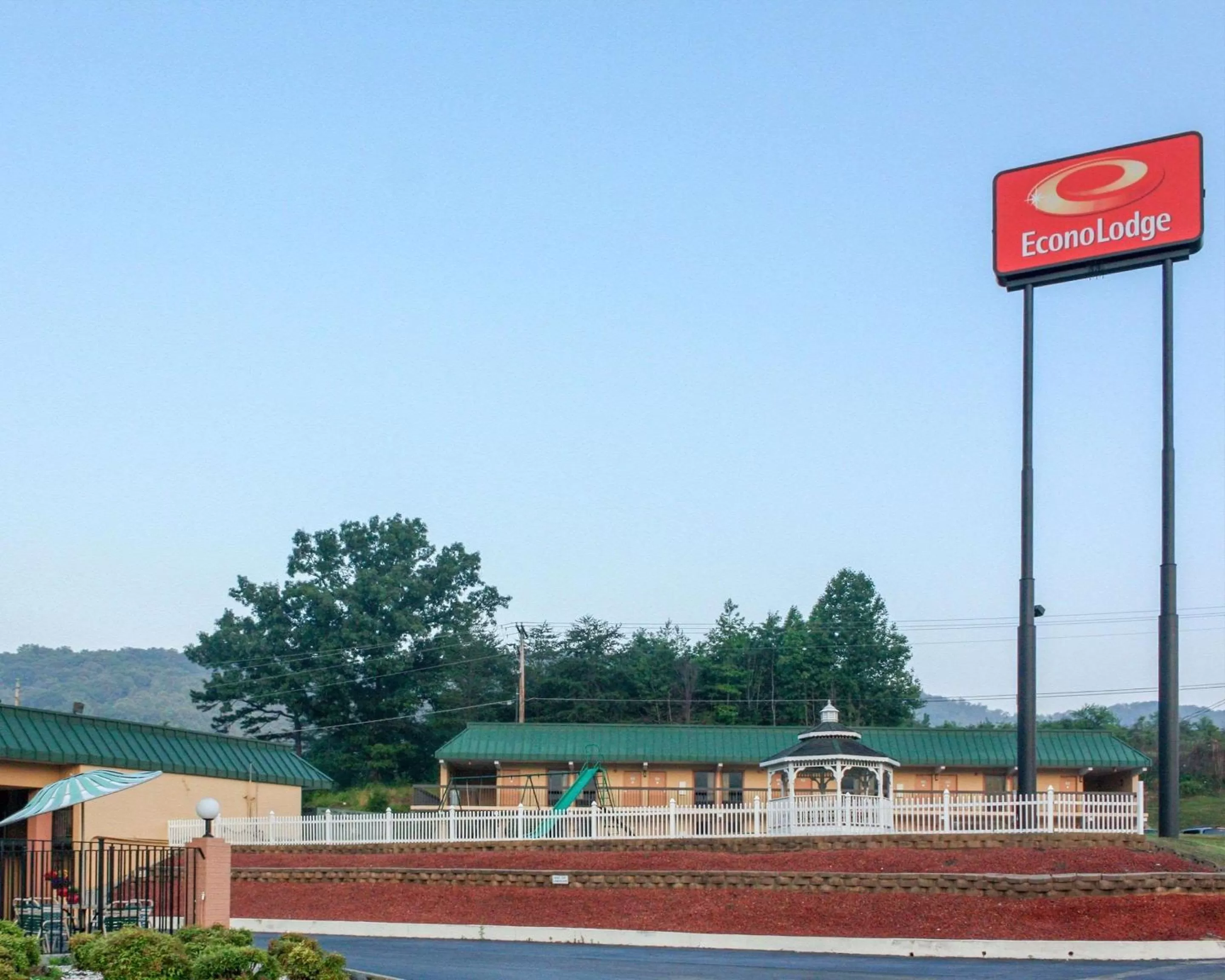 Property building in Econo Lodge Rocky Top