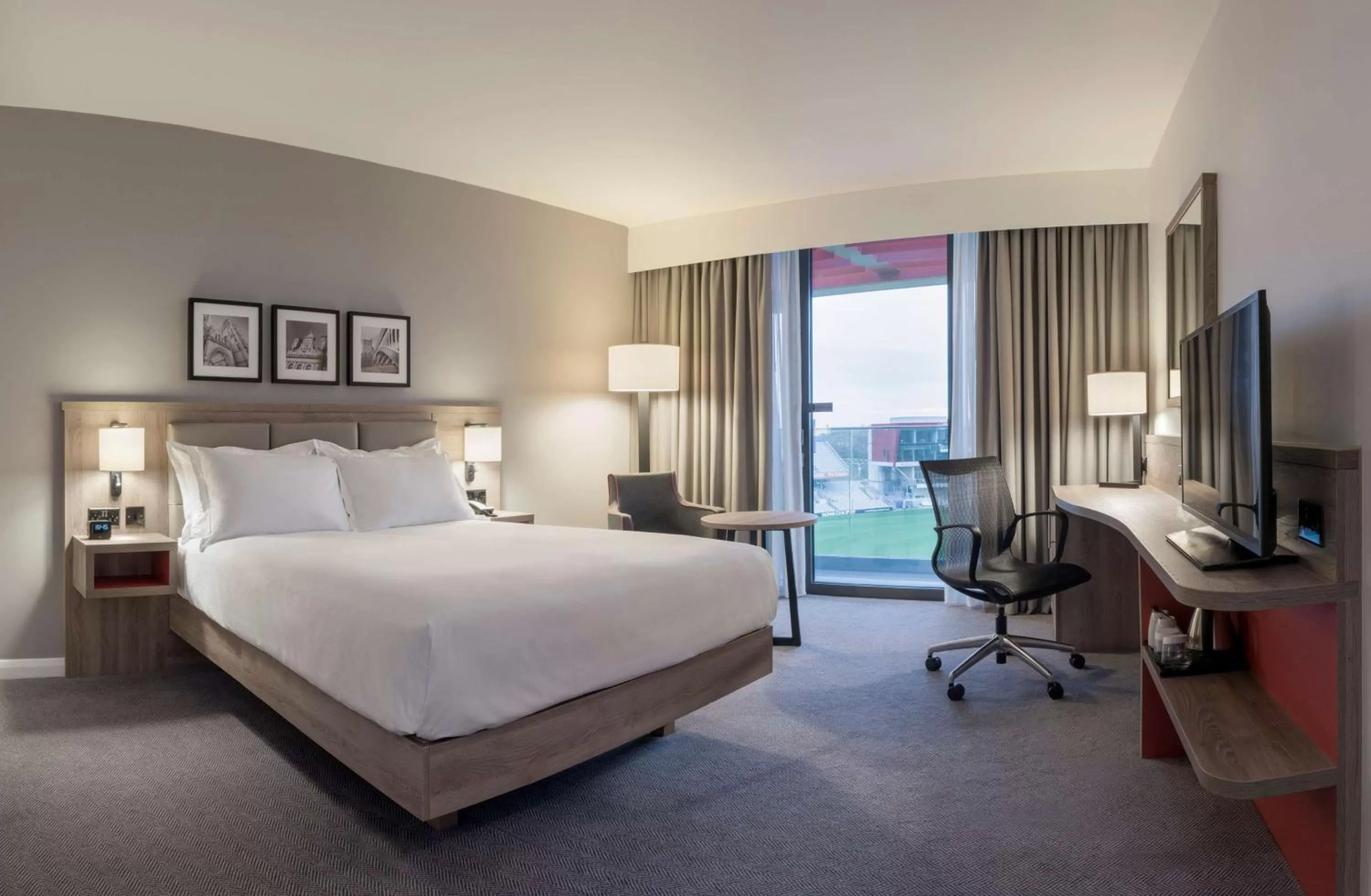 Bedroom, Bed in Hilton Garden Inn Manchester Emirates Old Trafford