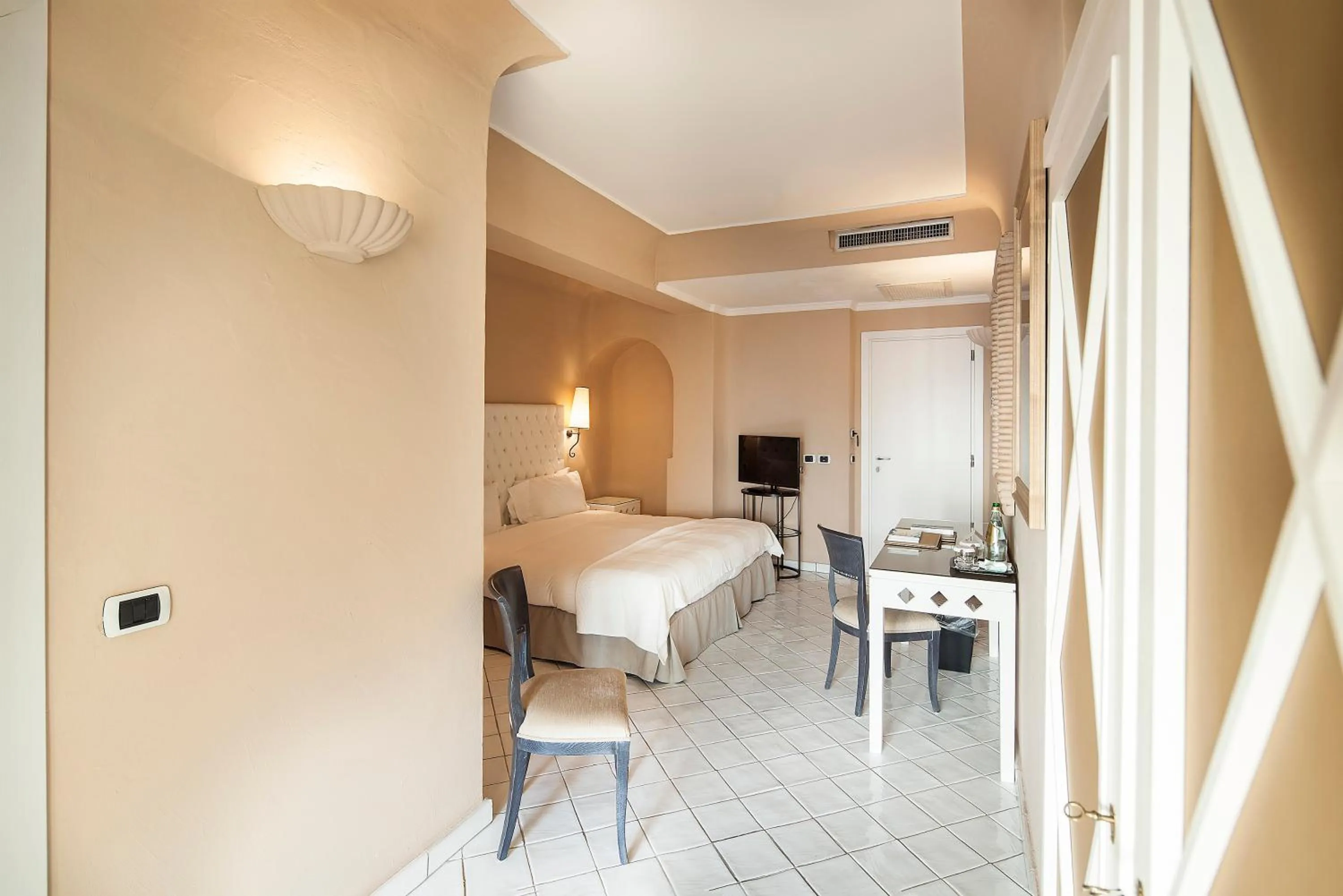 Photo of the whole room, Bed in Therasia Resort Sea and SPA - The Leading Hotels of the World